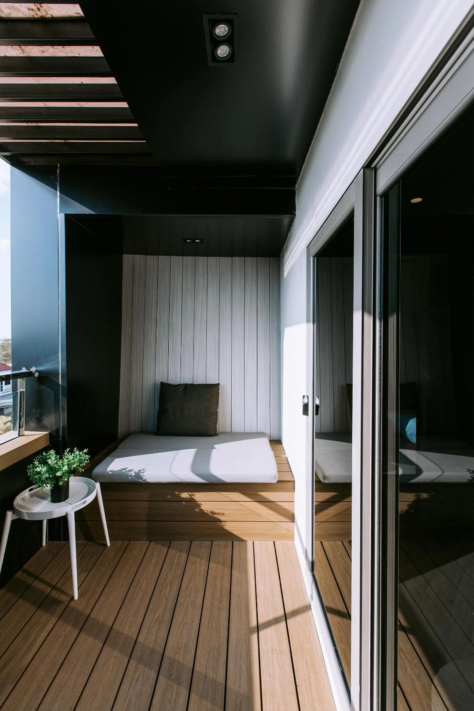 Balcony/Terrace, Bed in The Rich Hotel