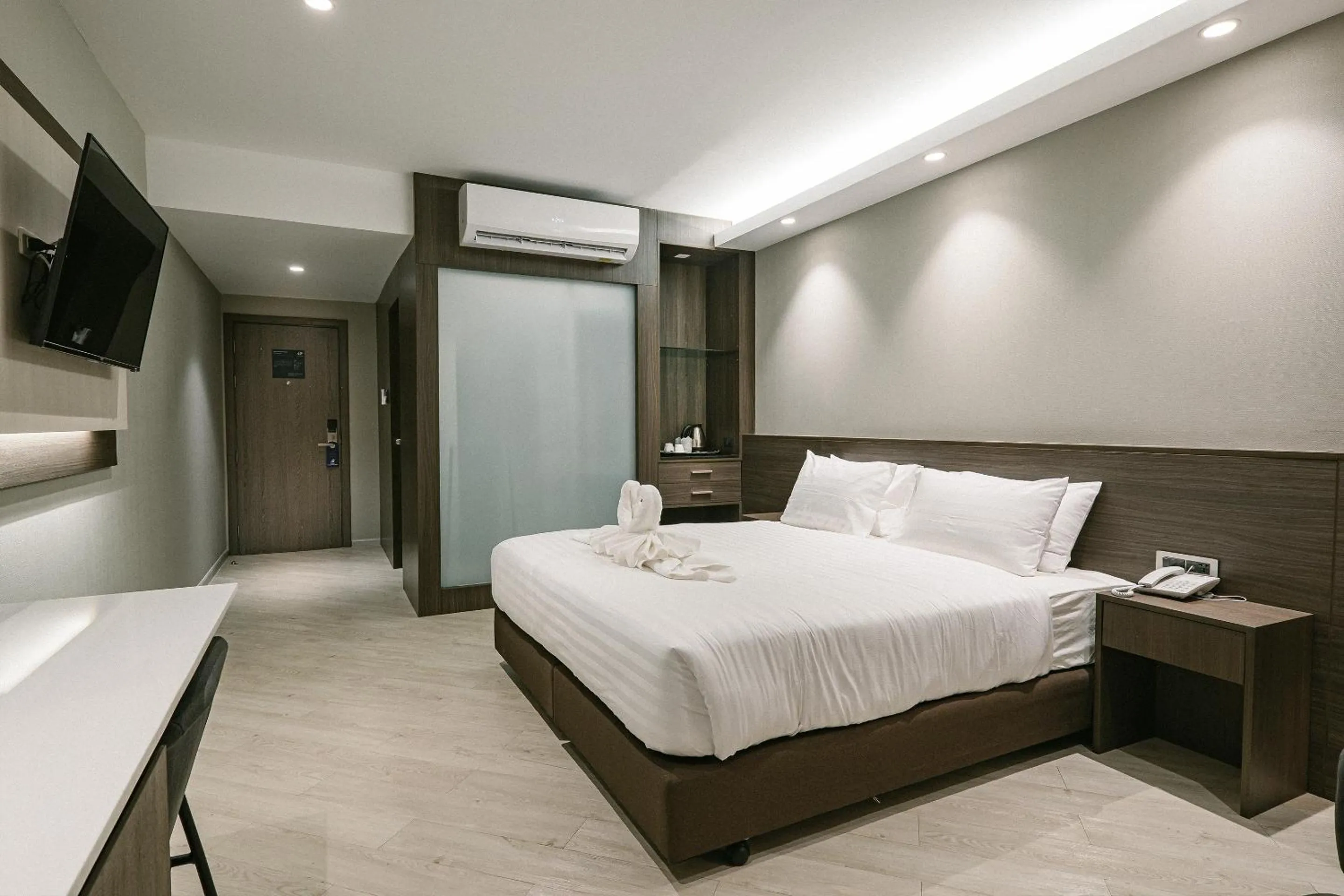 Photo of the whole room, Bed in The Rich Hotel