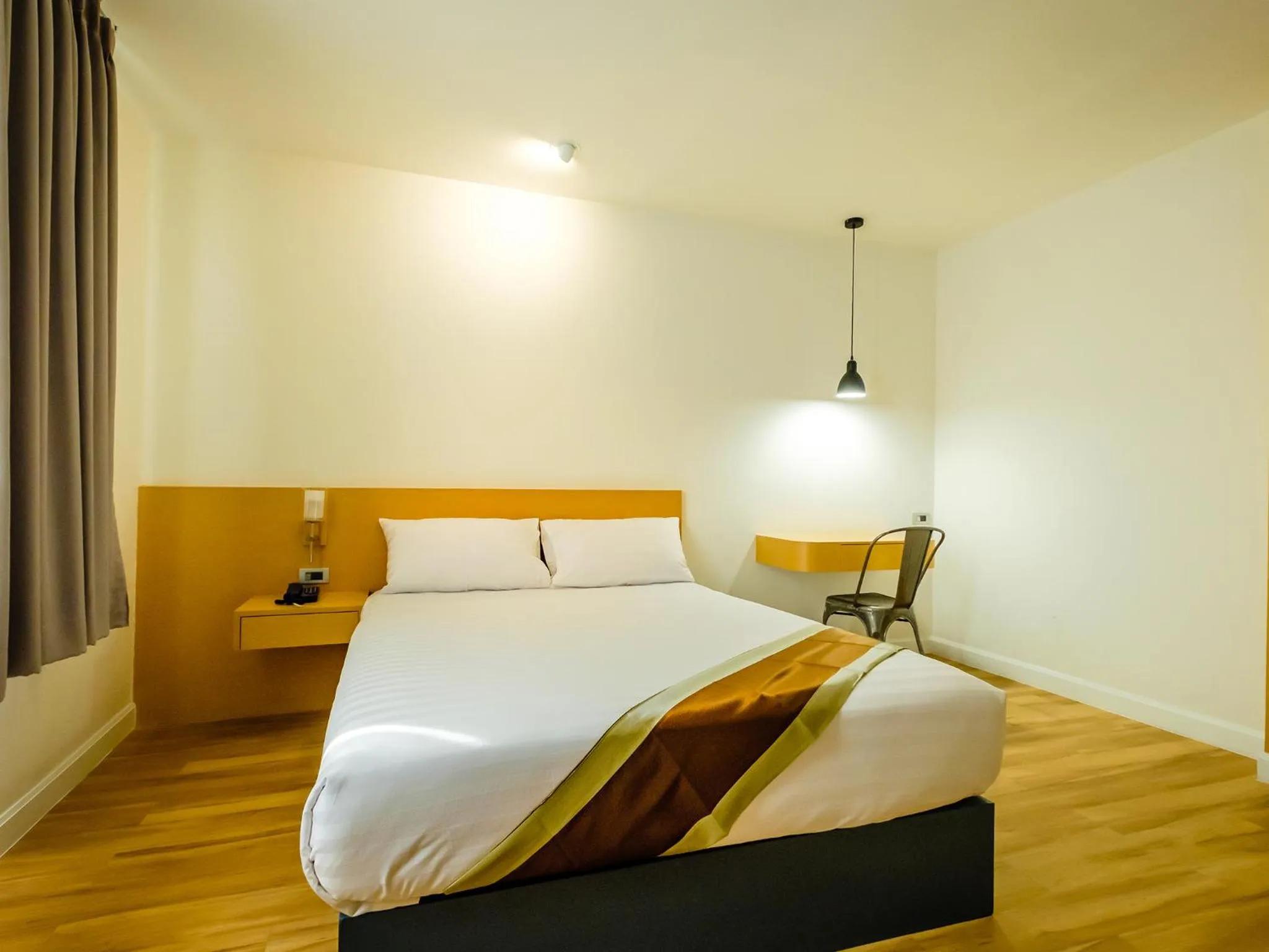 Photo of the whole room, Bed in The Rich Hotel