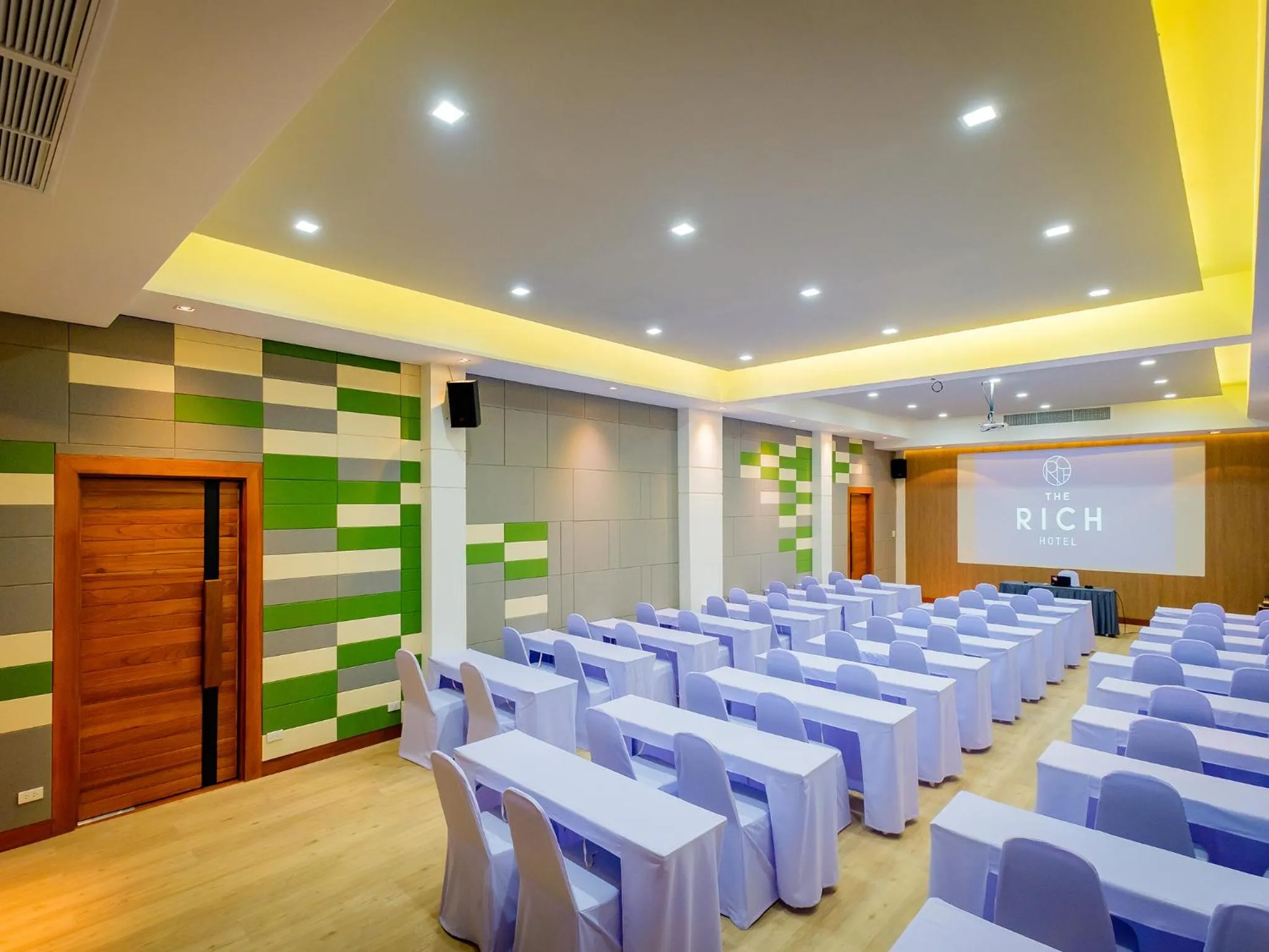 Business facilities in The Rich Hotel