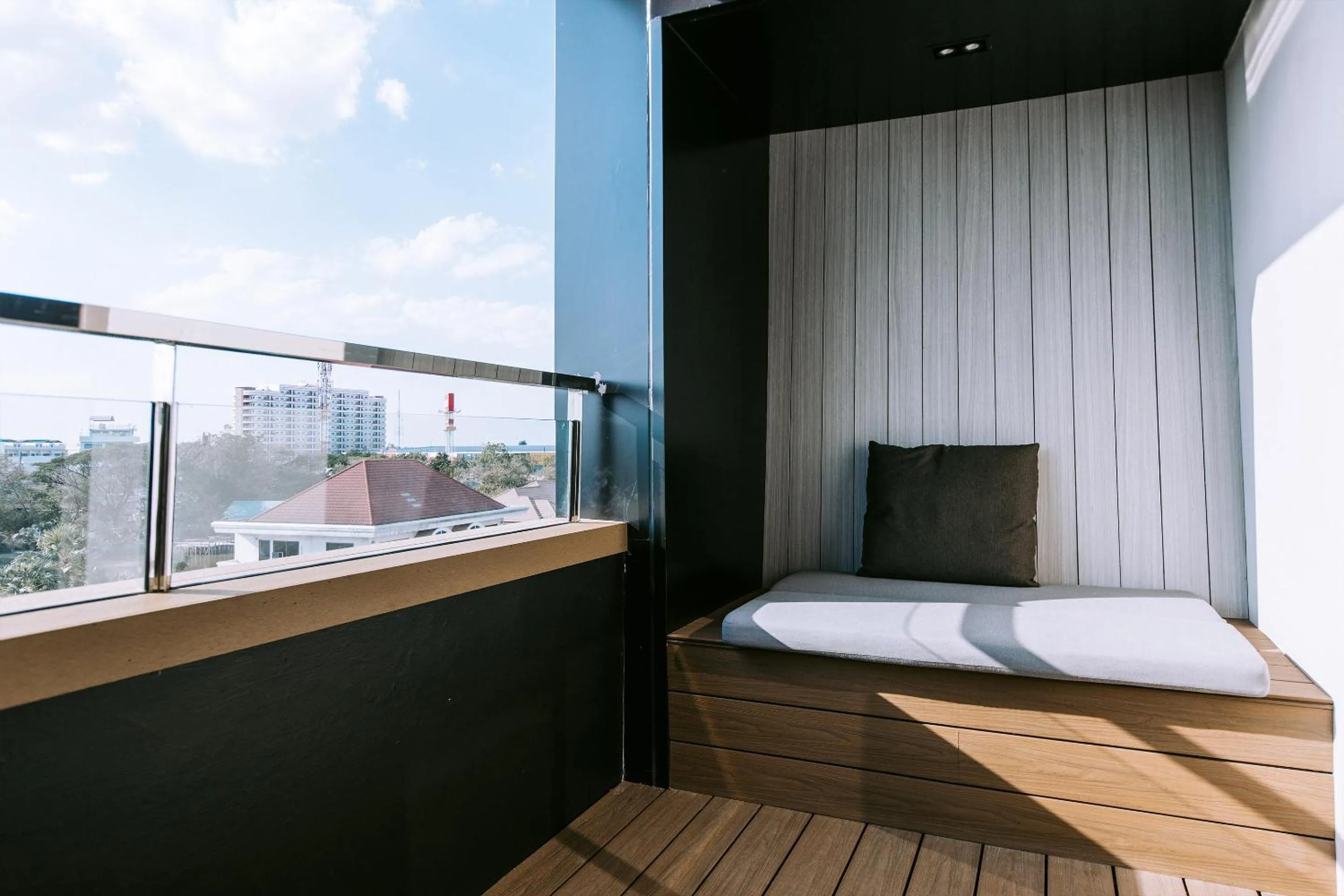 Balcony/Terrace, Bed in The Rich Hotel