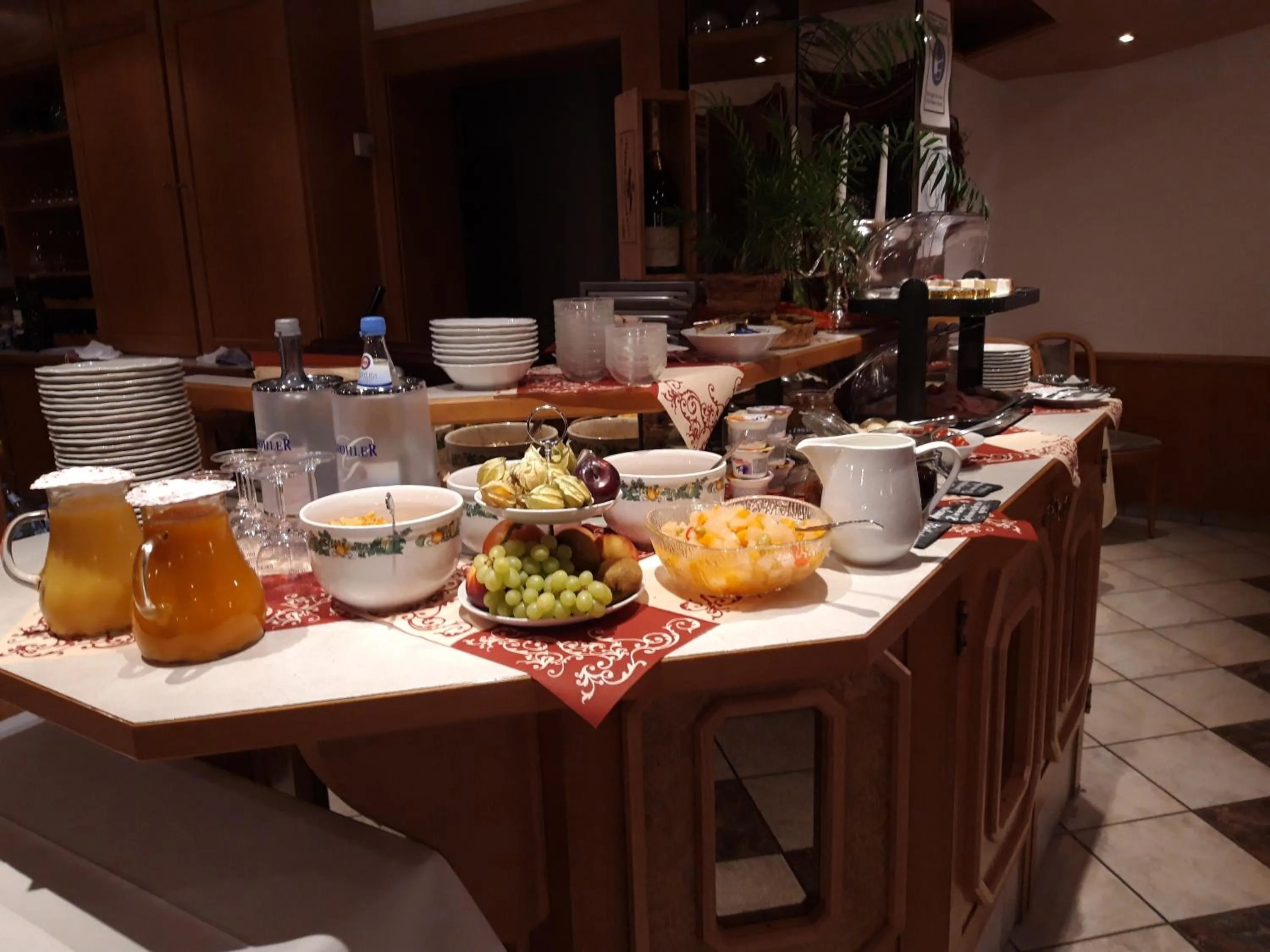 Buffet breakfast in Bengel's Hotel zur Krone