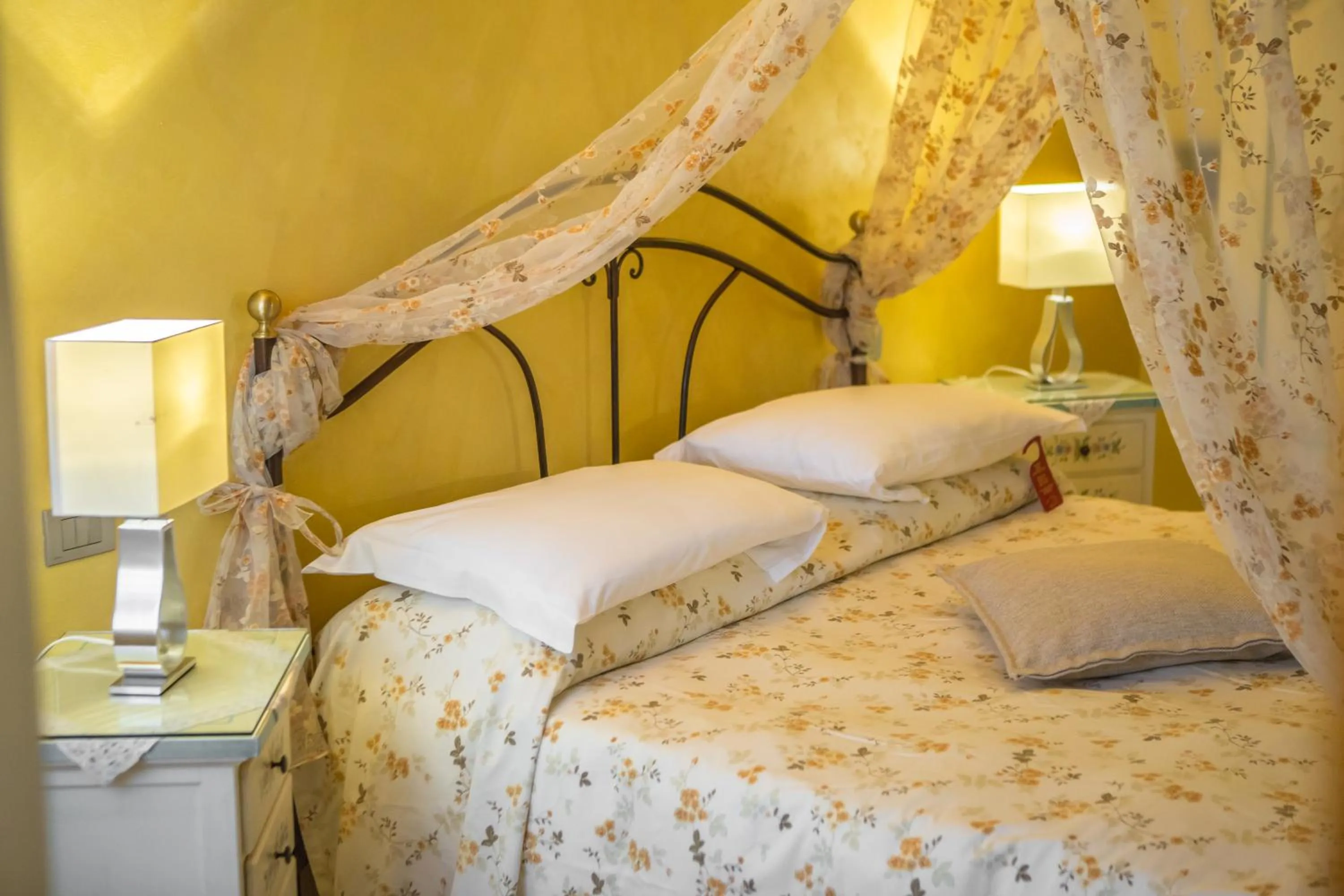 Decorative detail, Bed in Agriturismo dei Grippi
