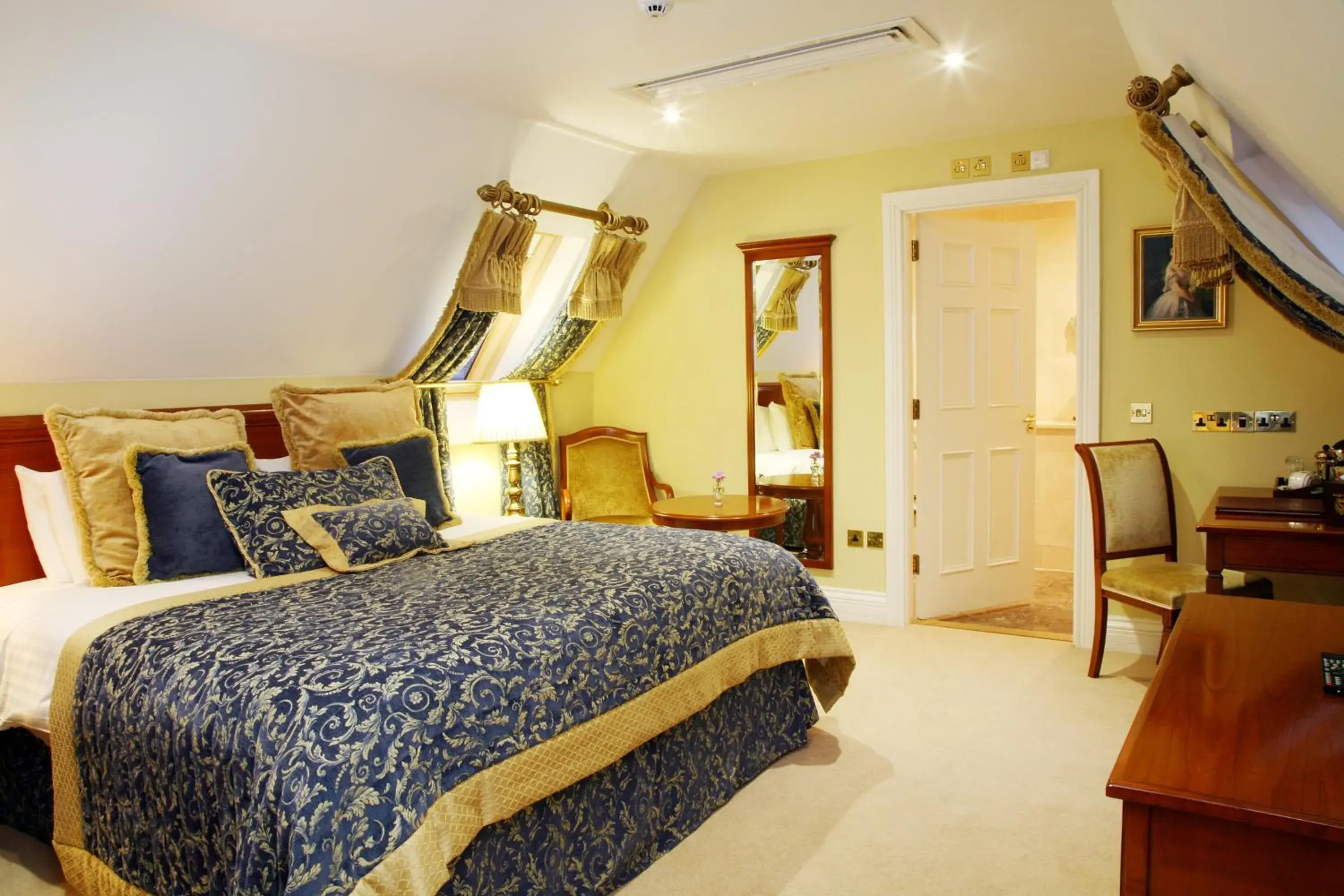 Photo of the whole room, Bed in Lough Rynn Castle Photo of the whole room, Bed in Lough Rynn Castle