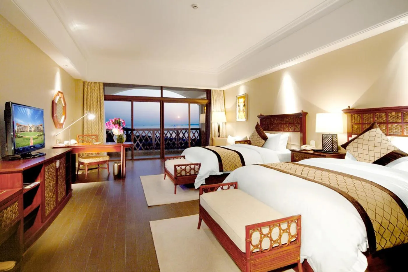 Photo of the whole room, Bed in Xiamen Royal Victoria Hotel