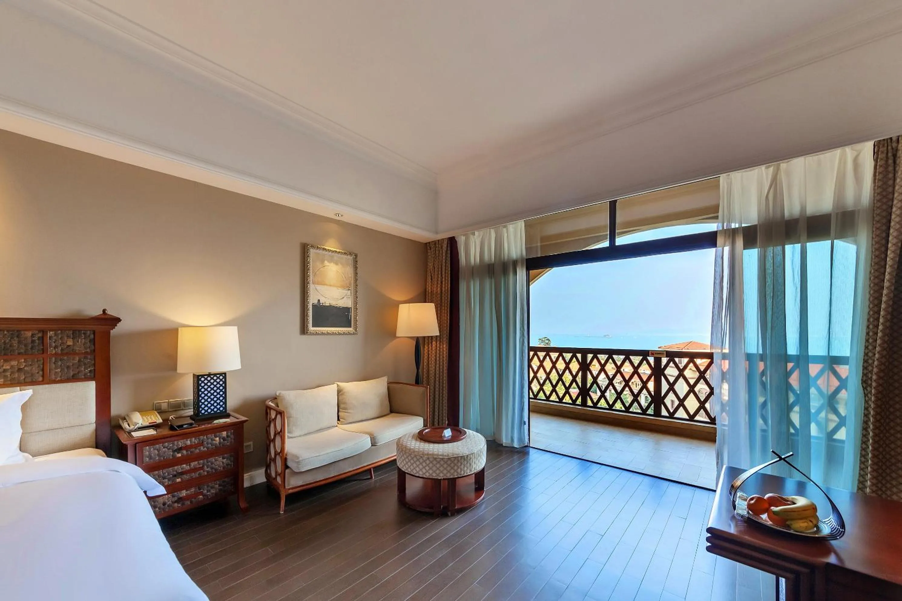 Seating area, Bed in Xiamen Royal Victoria Hotel