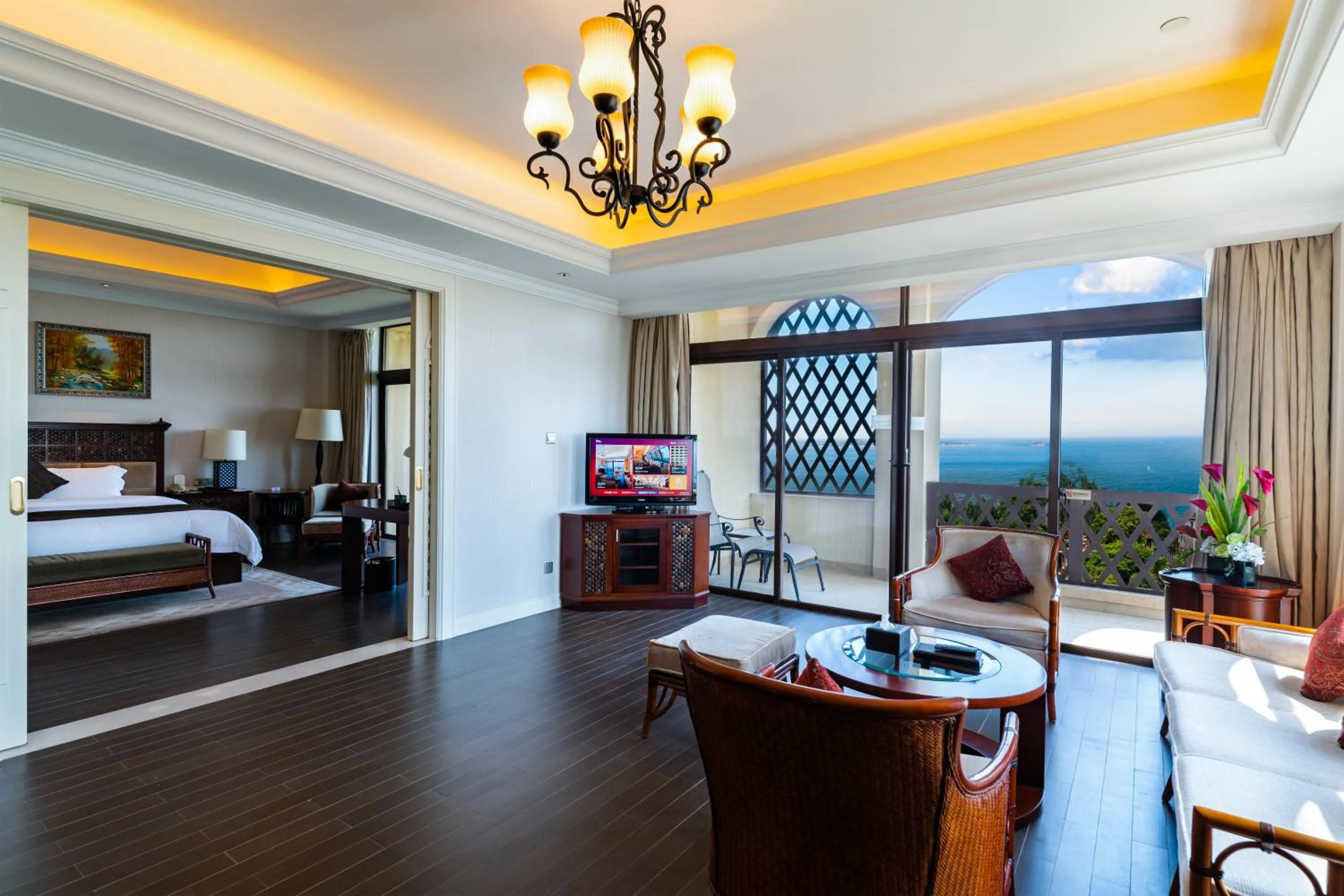 Living room, Bed in Xiamen Royal Victoria Hotel