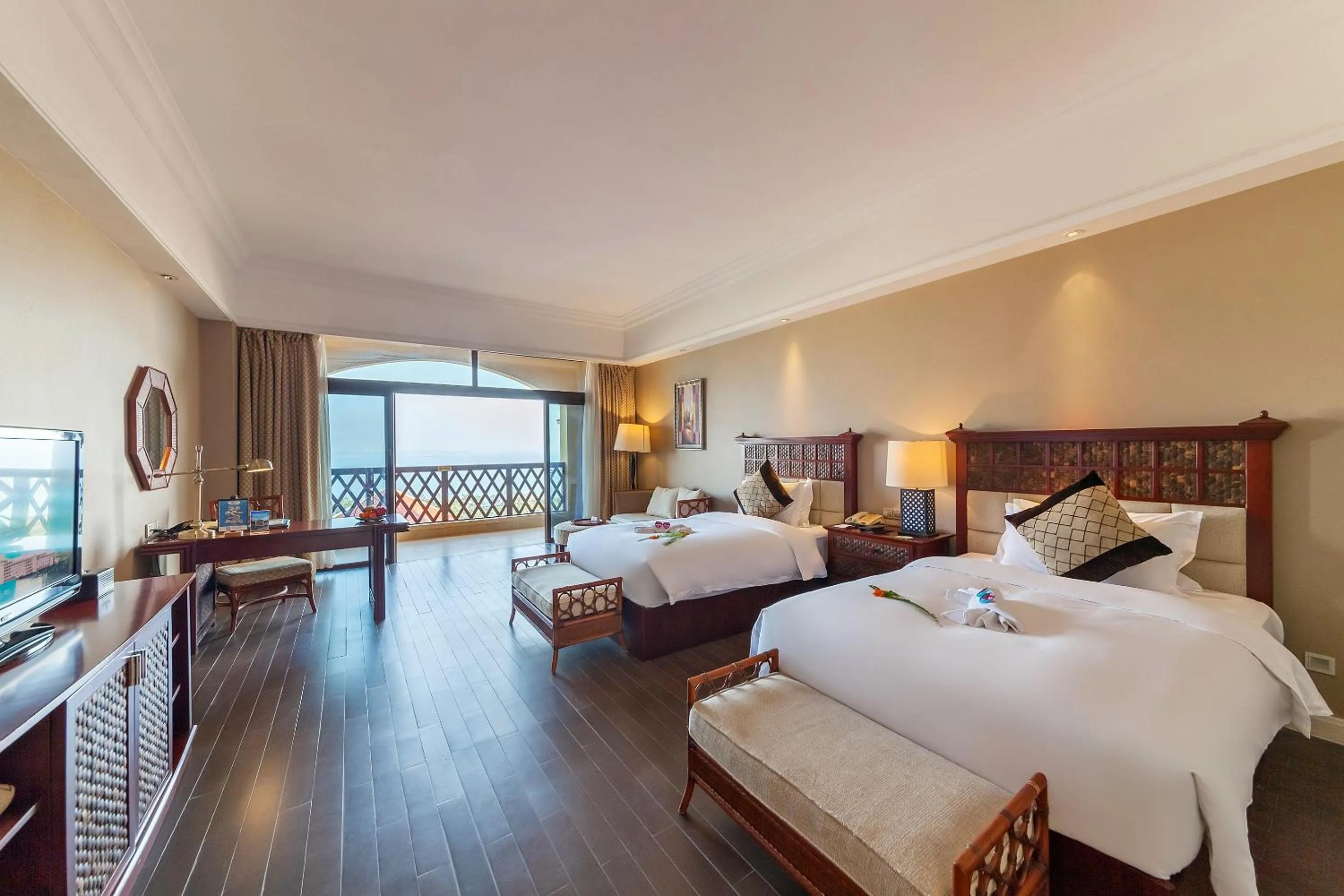 Photo of the whole room, Bed in Xiamen Royal Victoria Hotel