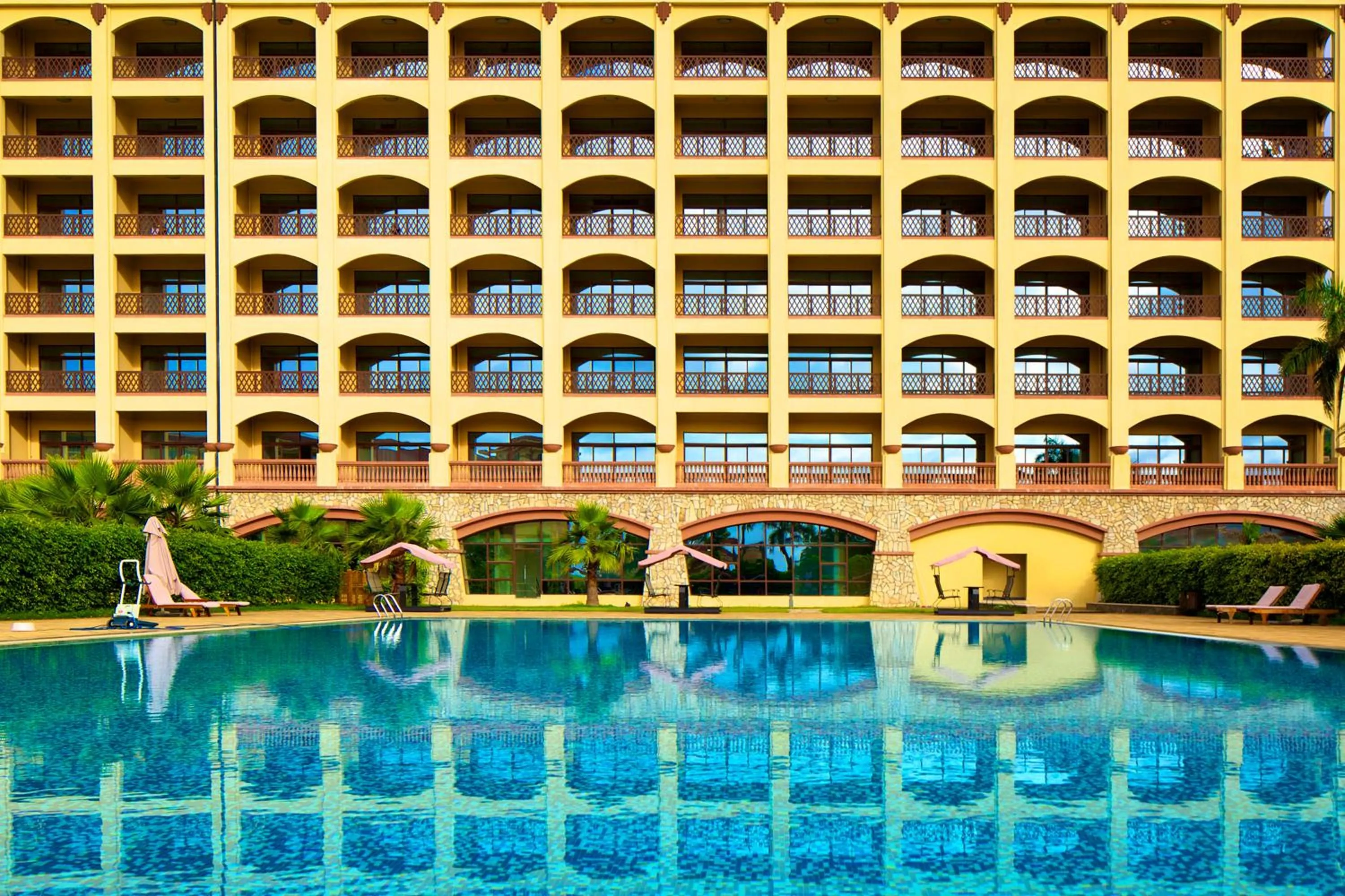 Swimming pool in Xiamen Royal Victoria Hotel