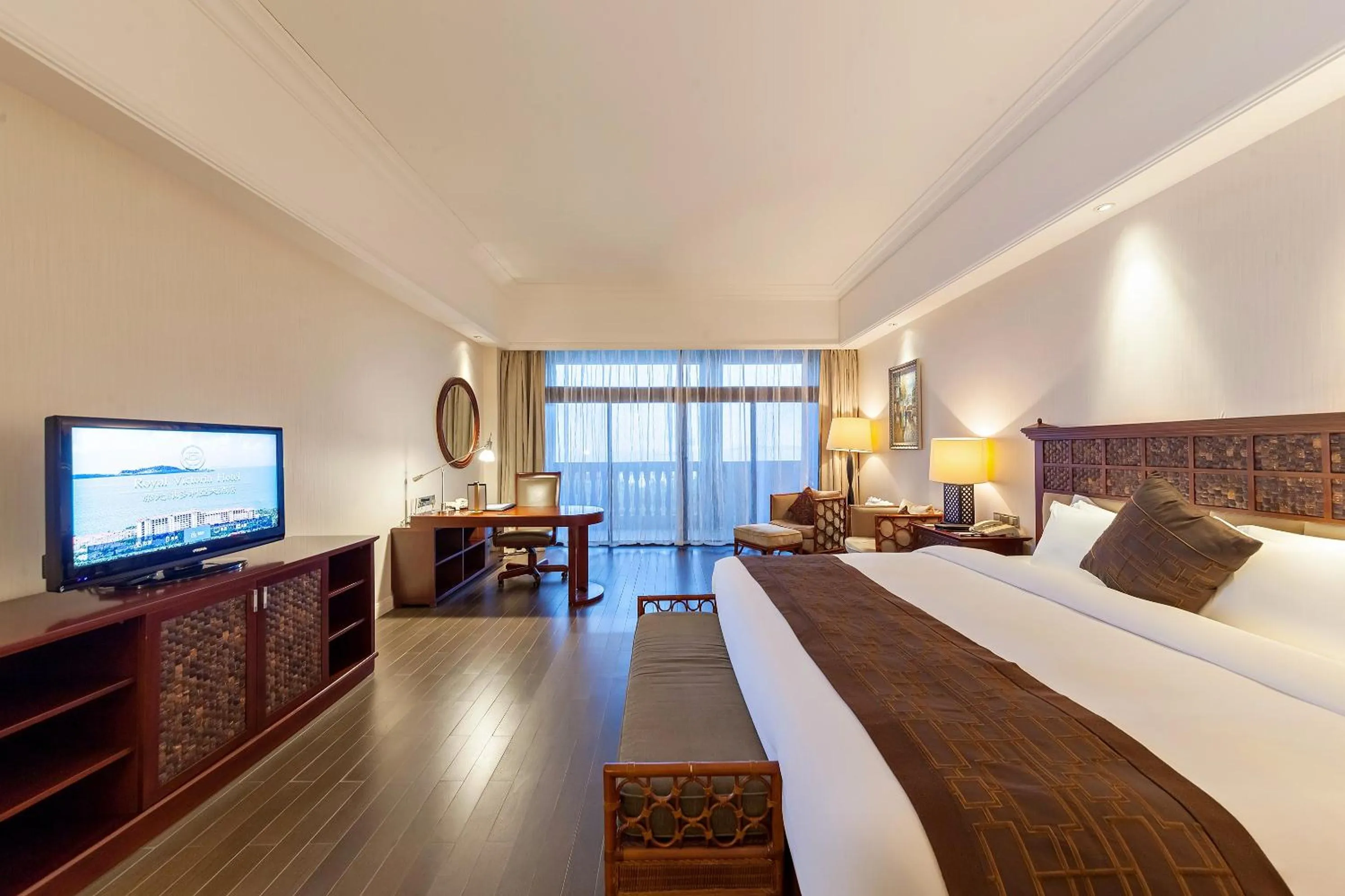 Photo of the whole room, Bed in Xiamen Royal Victoria Hotel