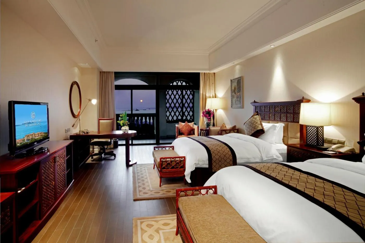Photo of the whole room, Bed in Xiamen Royal Victoria Hotel