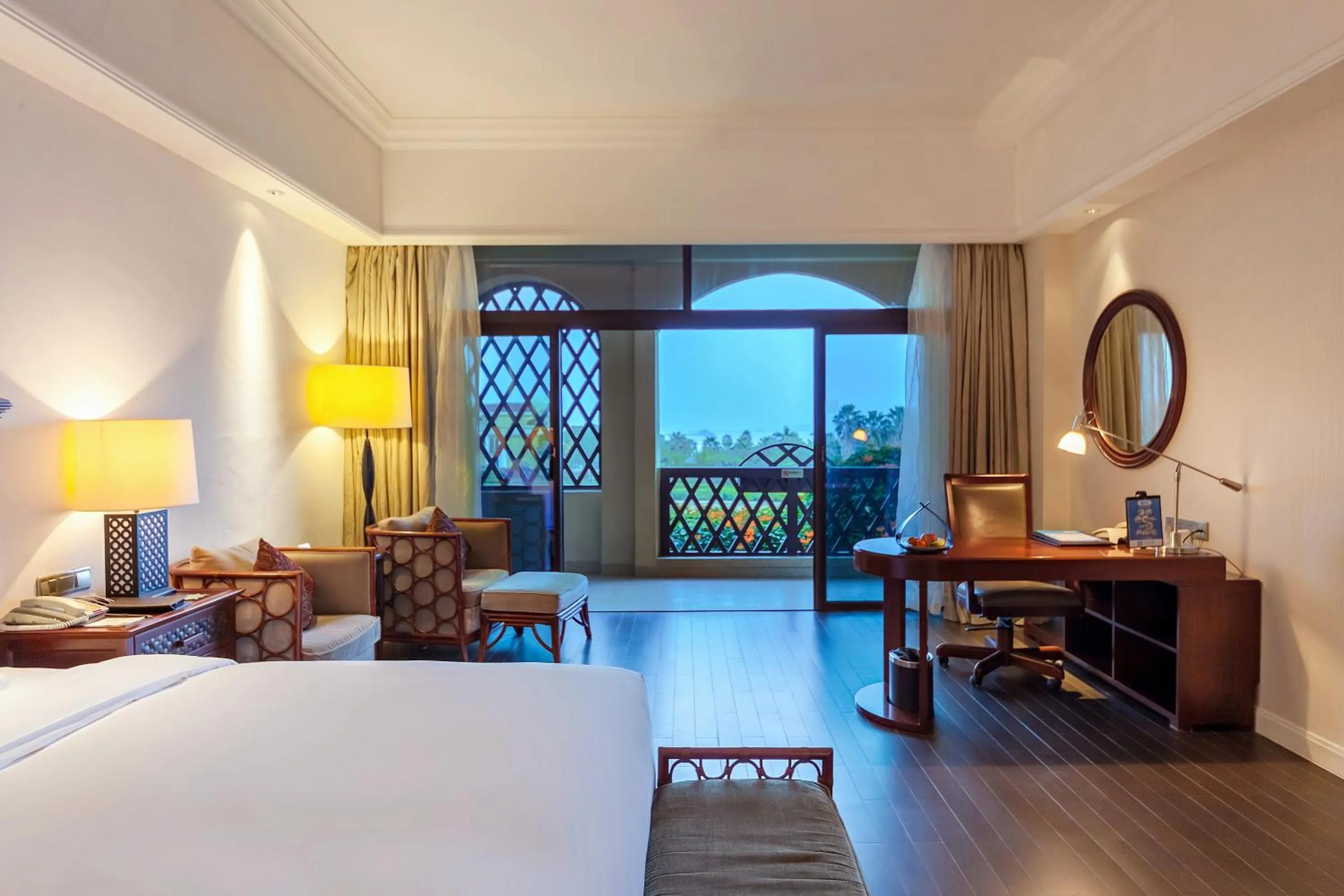 Photo of the whole room, Bed in Xiamen Royal Victoria Hotel