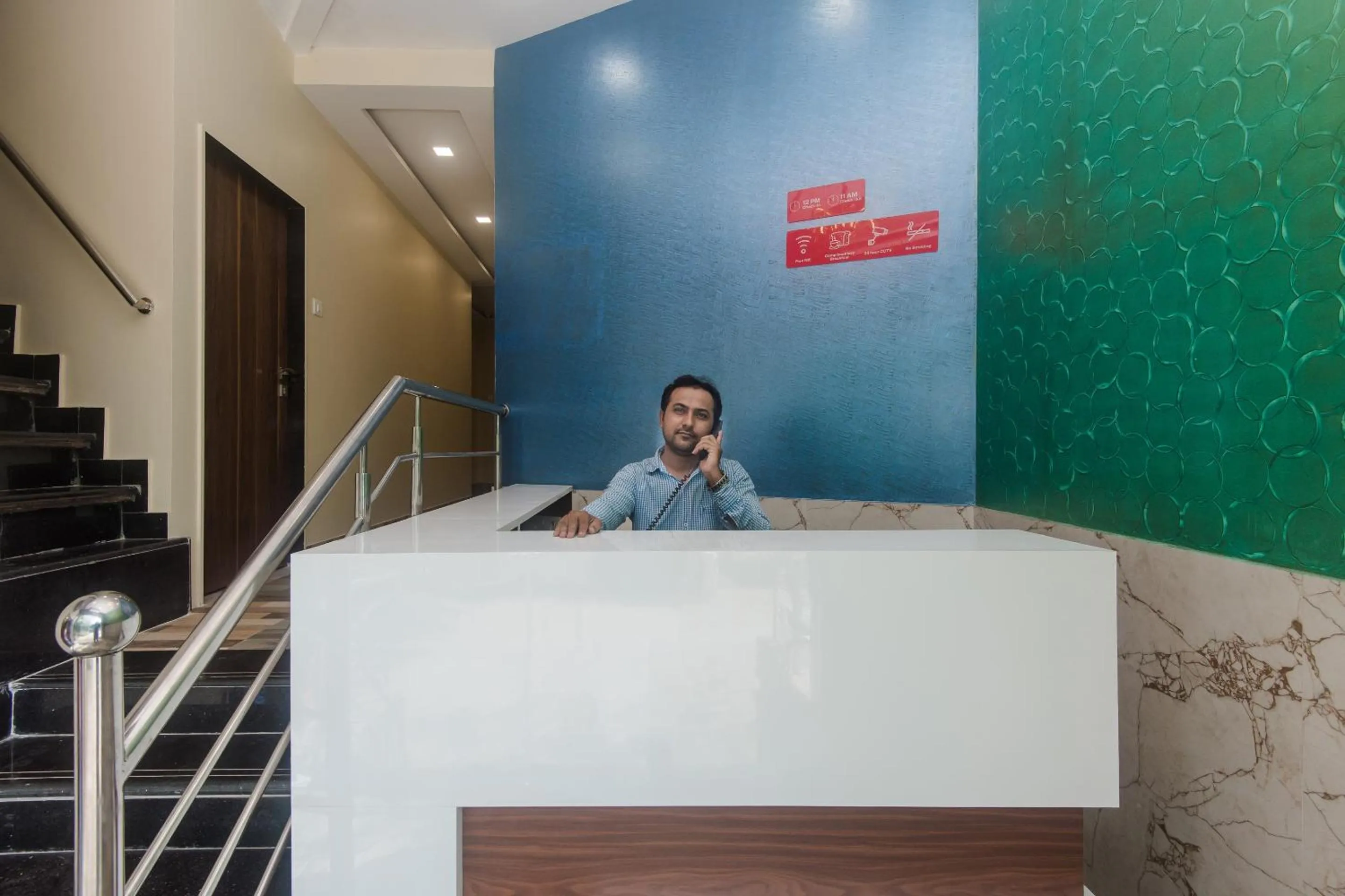 Lobby or reception in Hotel O Greenforest Near Airport Road Metro Station