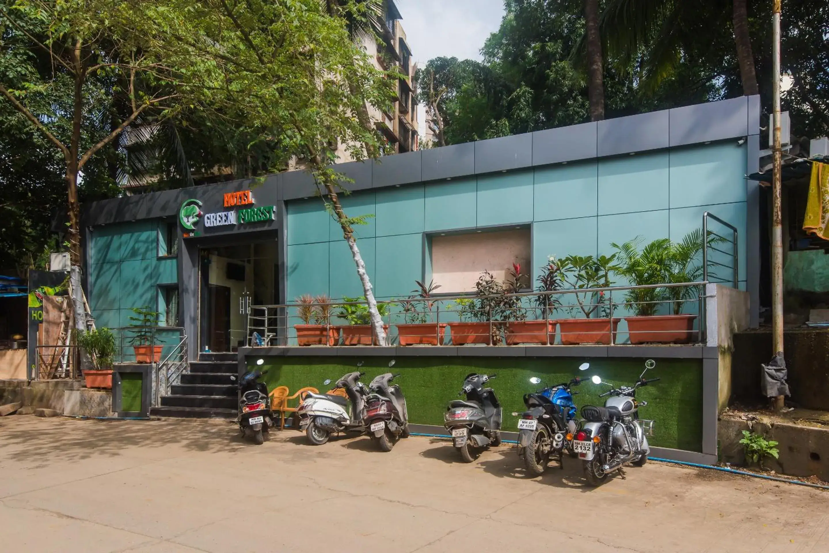 Facade/entrance in Hotel O Greenforest Near Airport Road Metro Station Facade/entrance in Hotel O Greenforest Near Airport Road Metro Station