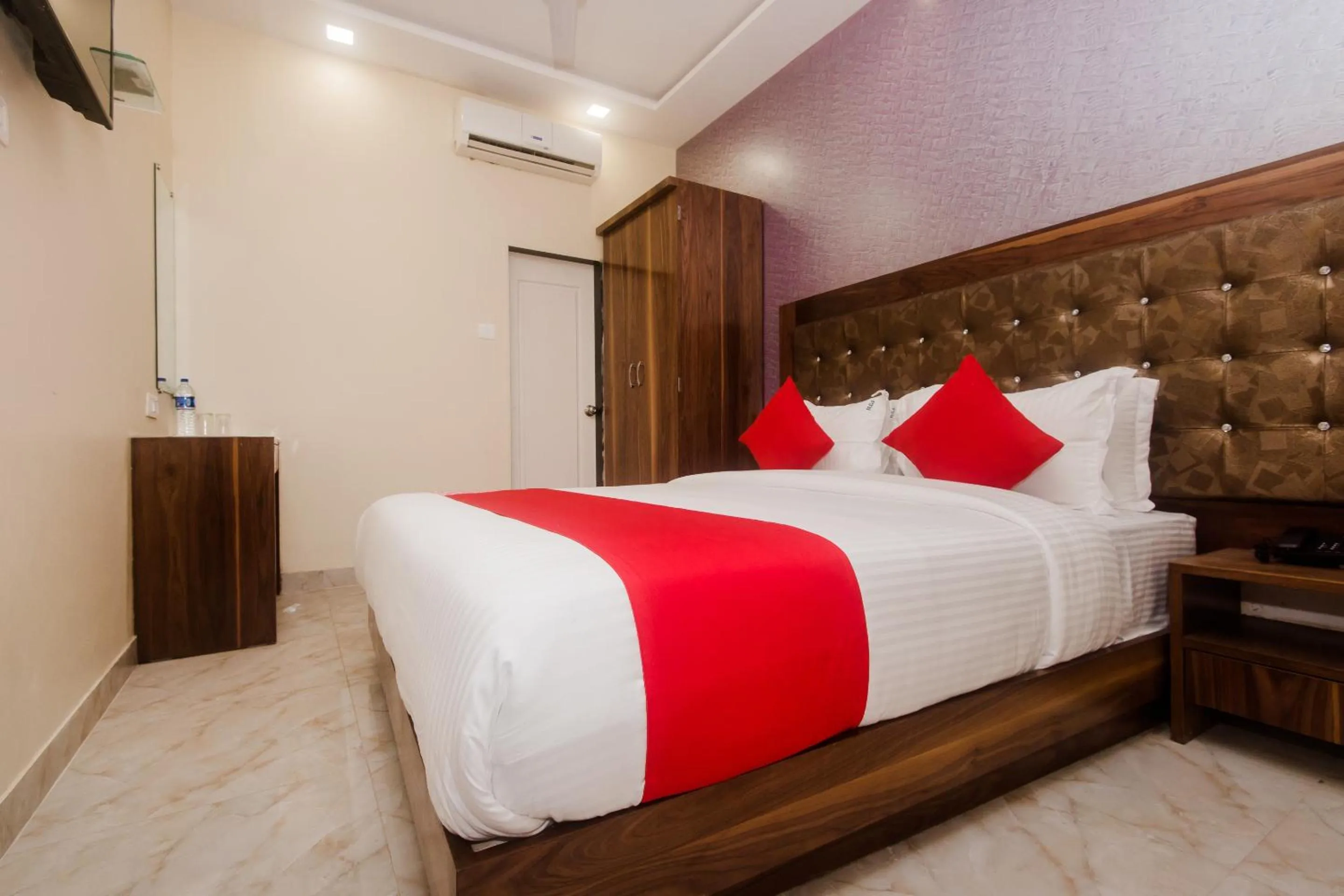 Bedroom, Bed in Hotel O Greenforest Near Airport Road Metro Station