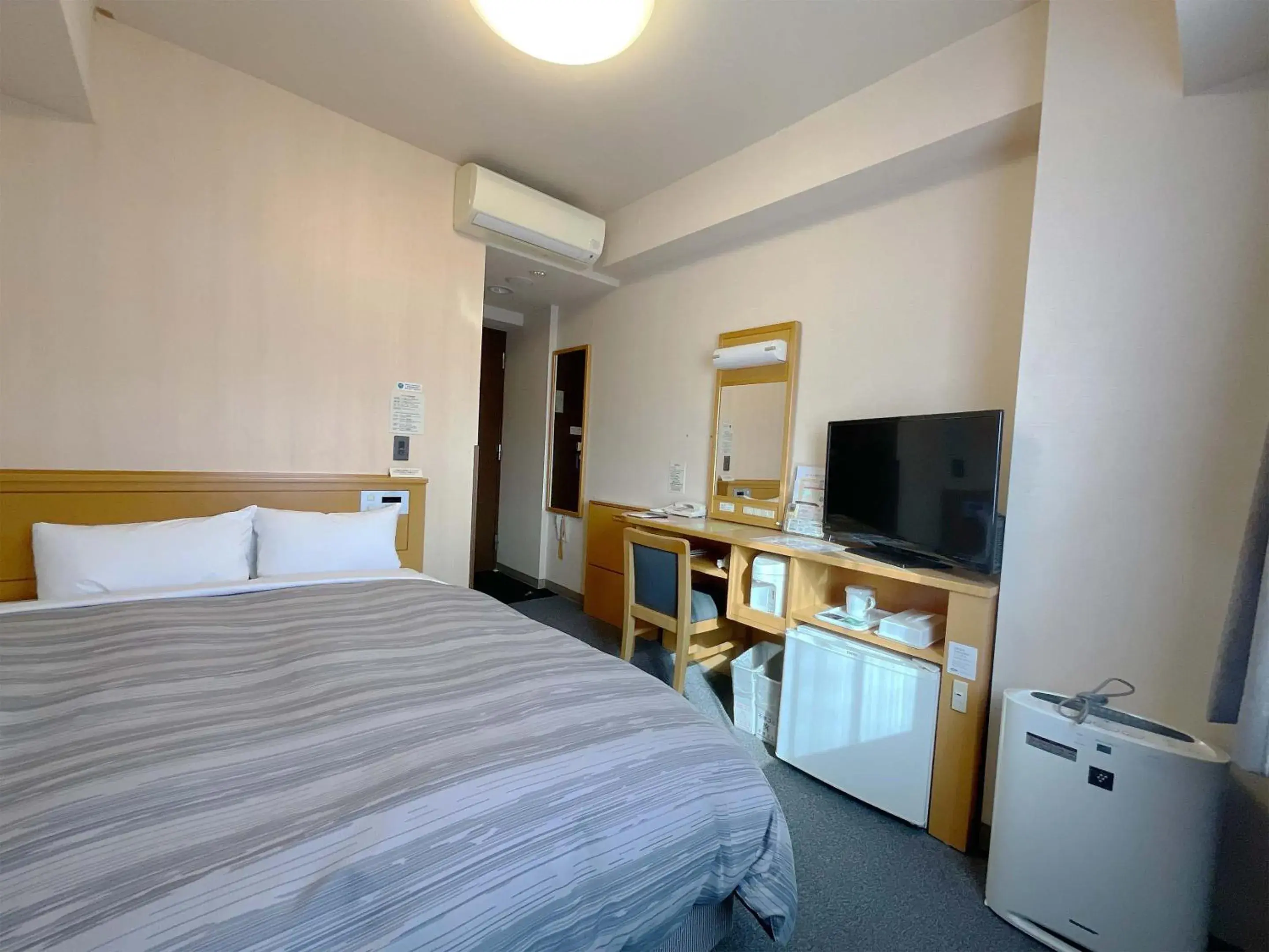 Standard Double Room with Small Double Bed - Non-Smoking in Hotel Route-Inn Aizuwakamatsu Standard Double Room with Small Double Bed - Non-Smoking in Hotel Route-Inn Aizuwakamatsu