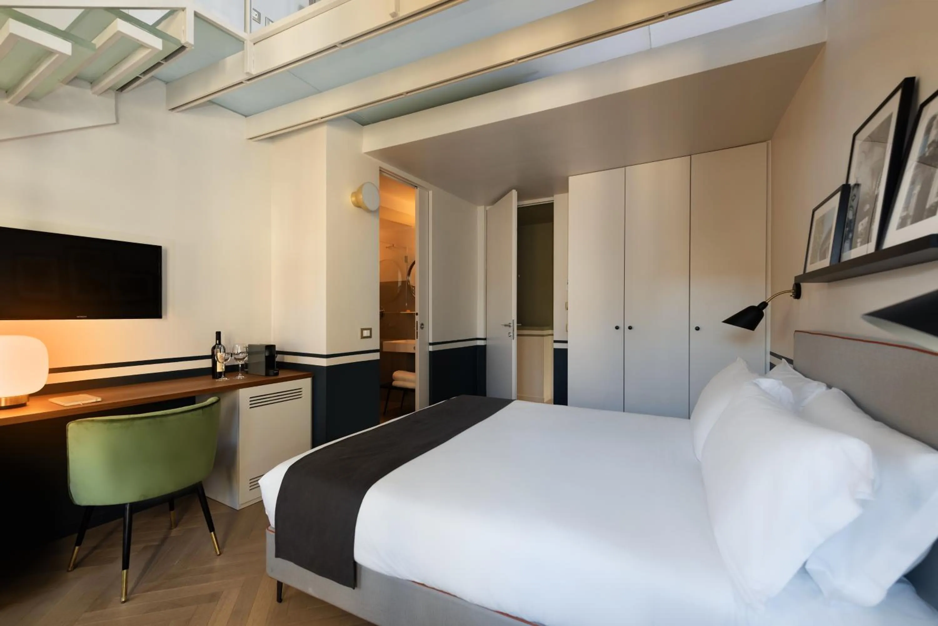 Bedroom, Bed in Velvet Grey Boutique Hotel