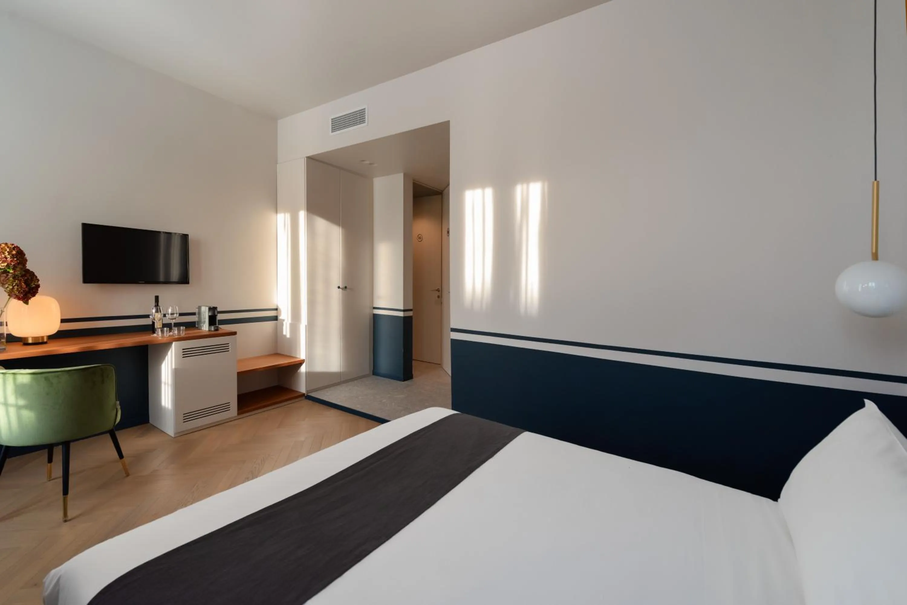 Bedroom, Bed in Velvet Grey Boutique Hotel