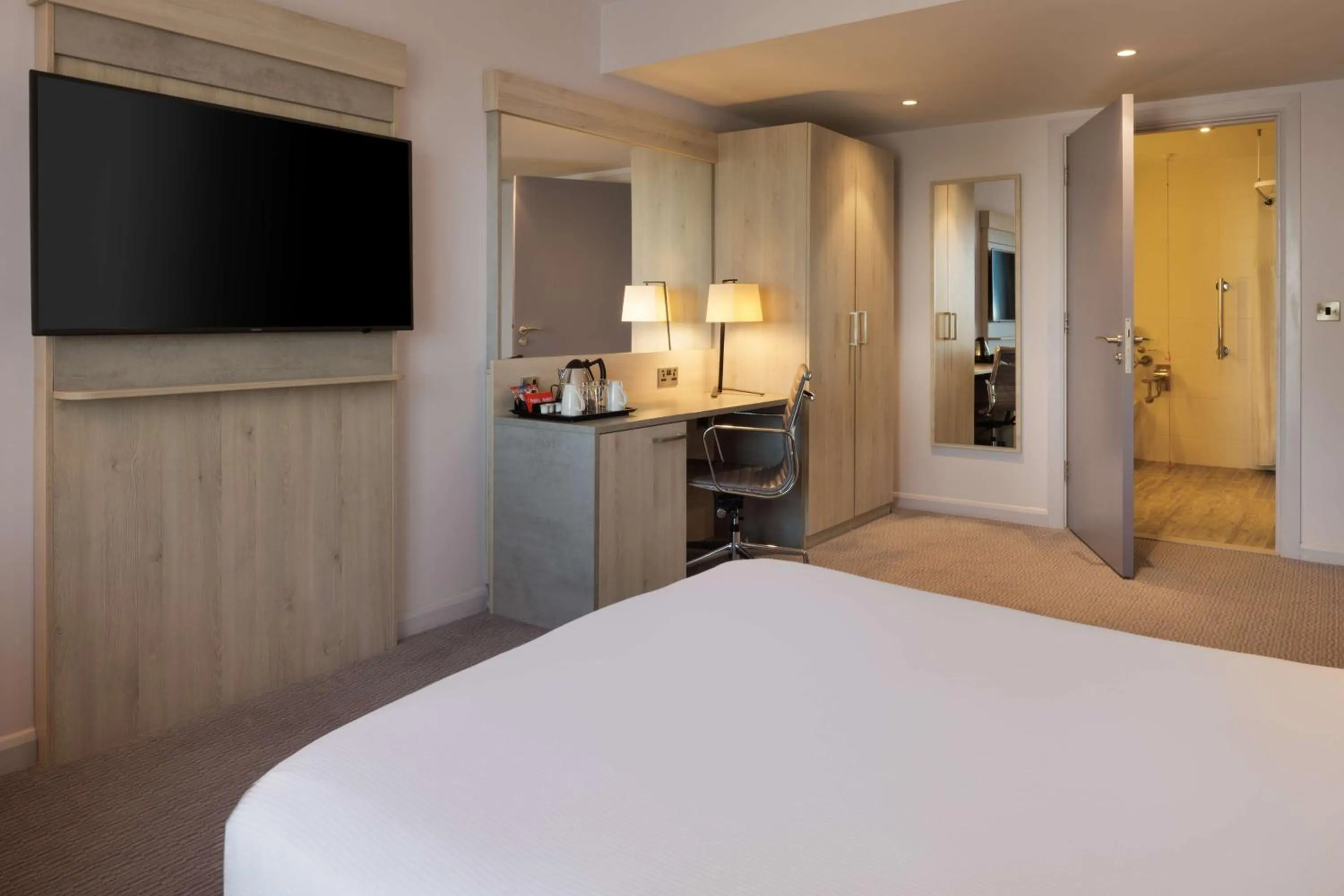 Bedroom, Bed in Hilton Garden Inn Dublin City Centre