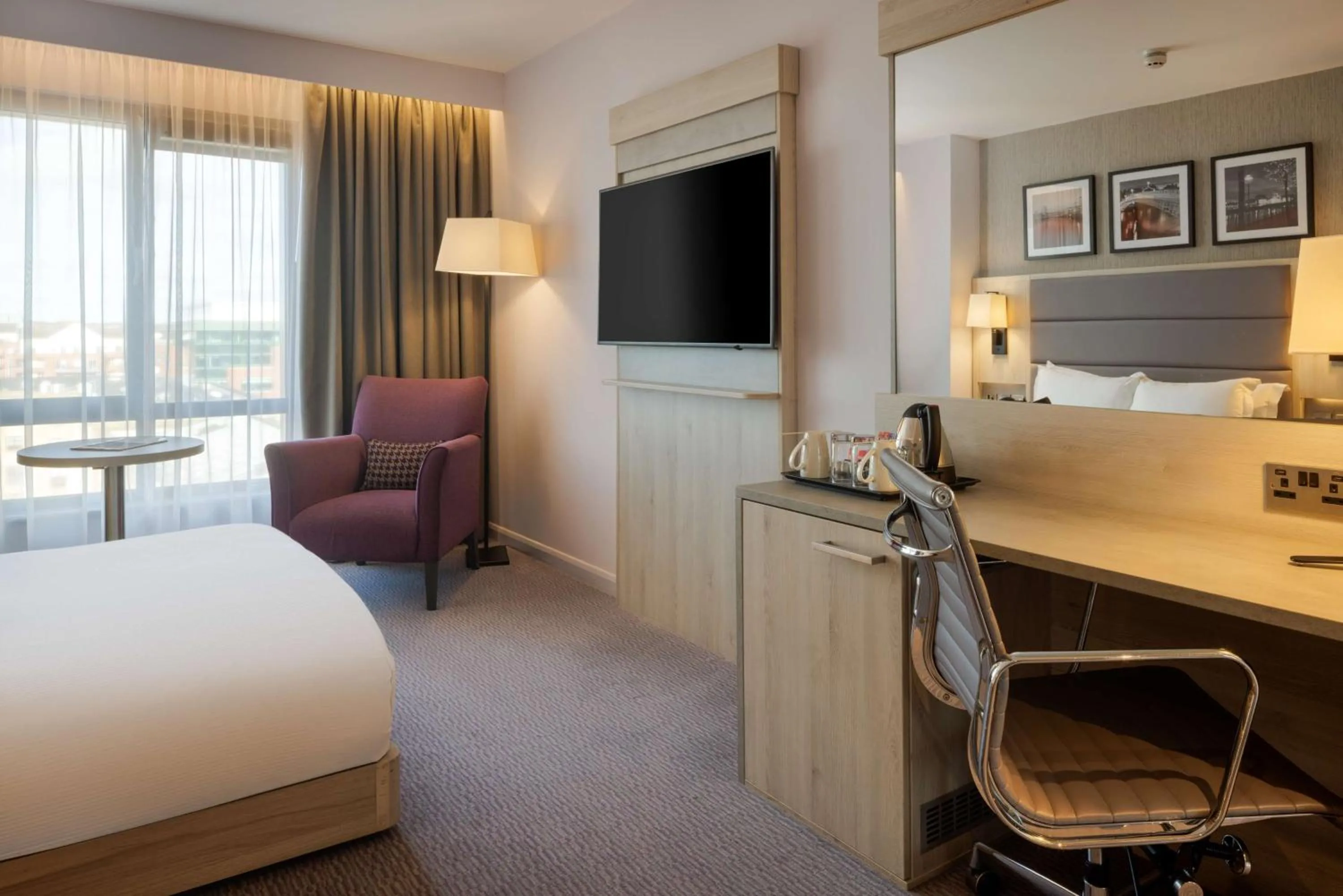 Bedroom, Bed in Hilton Garden Inn Dublin City Centre