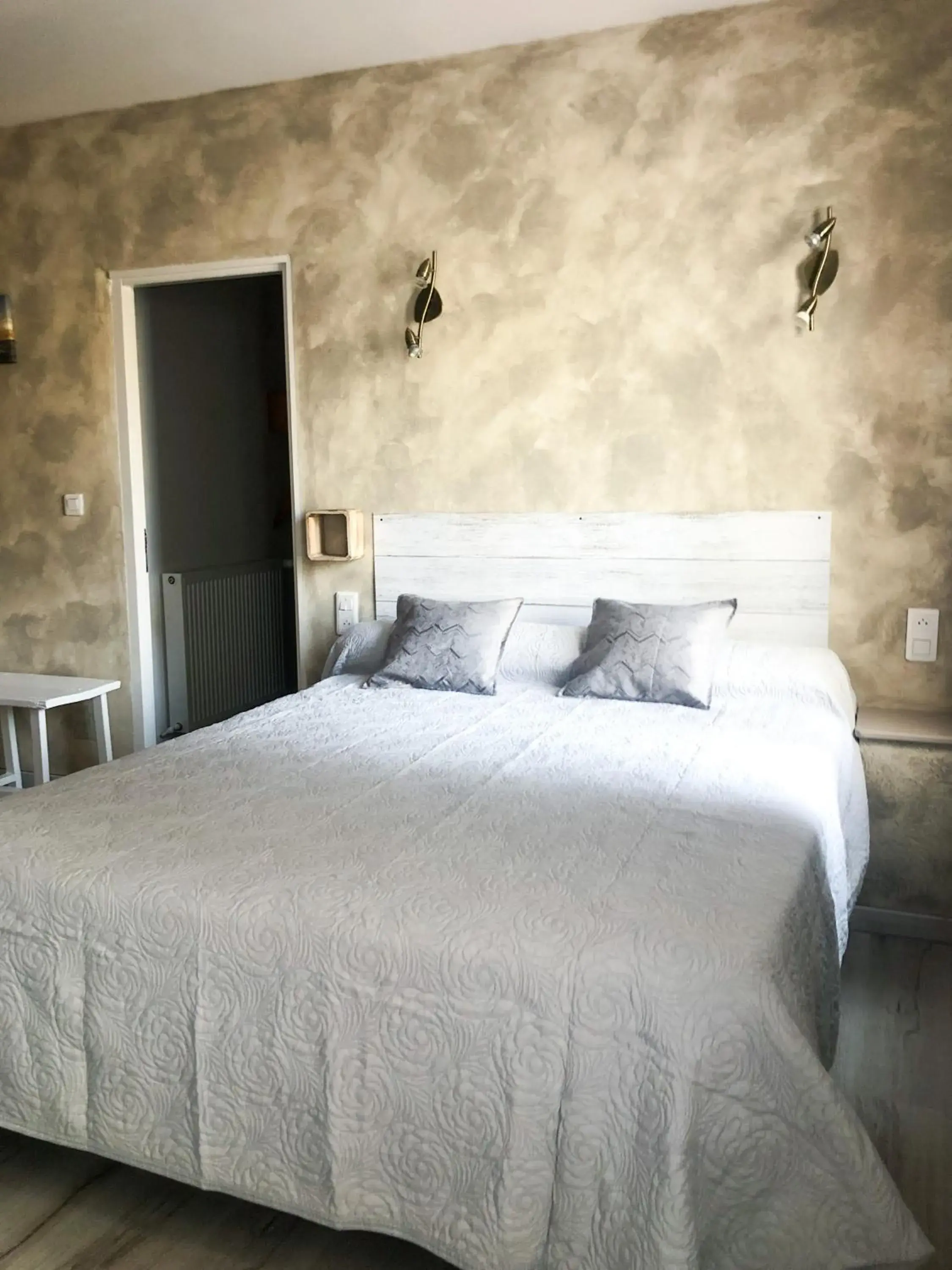 Double Room - single occupancy in Logis Hôtel Restaurant Métropole Double Room - single occupancy in Logis Hôtel Restaurant Métropole