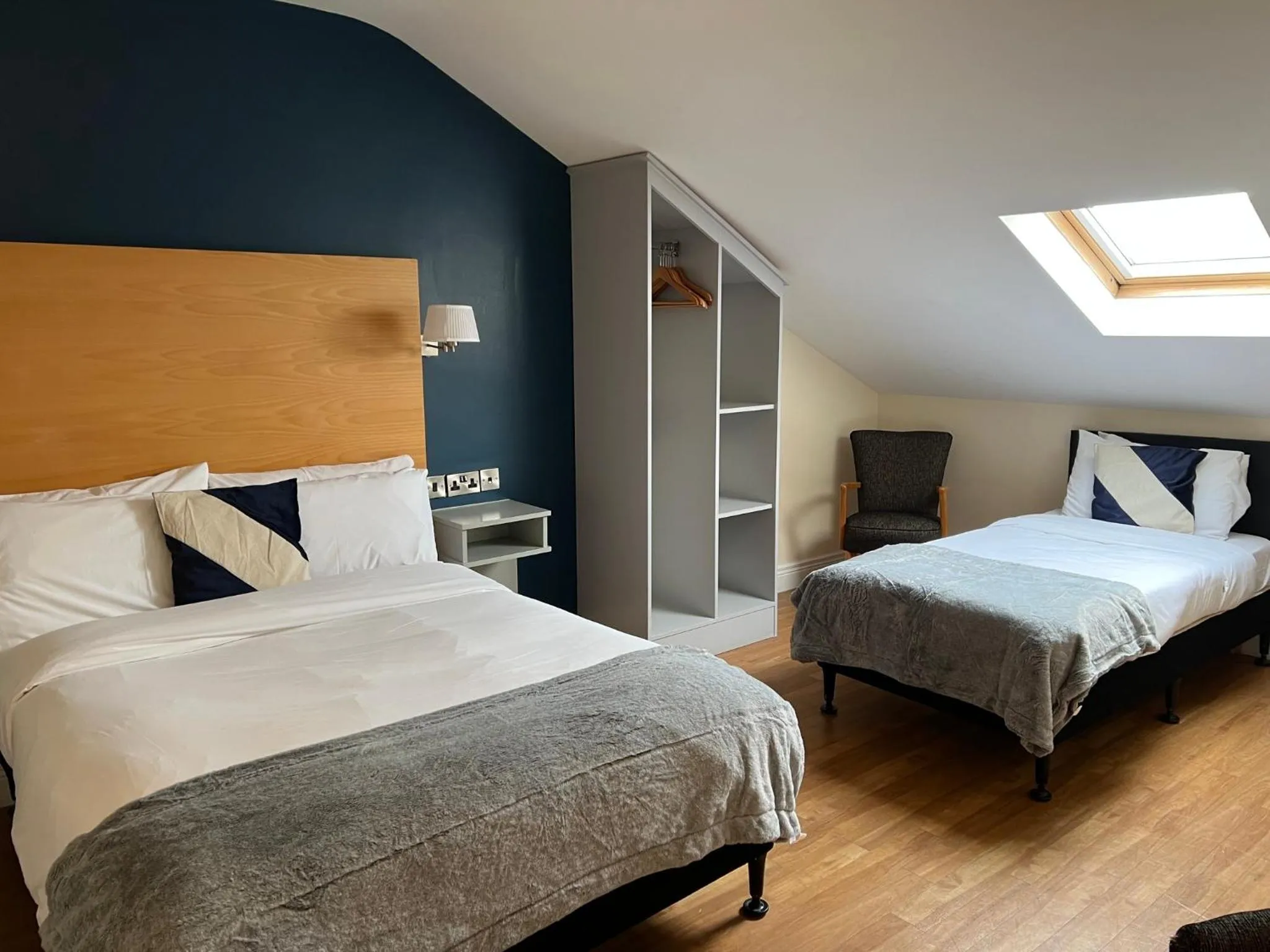 Restaurant/places to eat, Bed in The Coach House Hotel