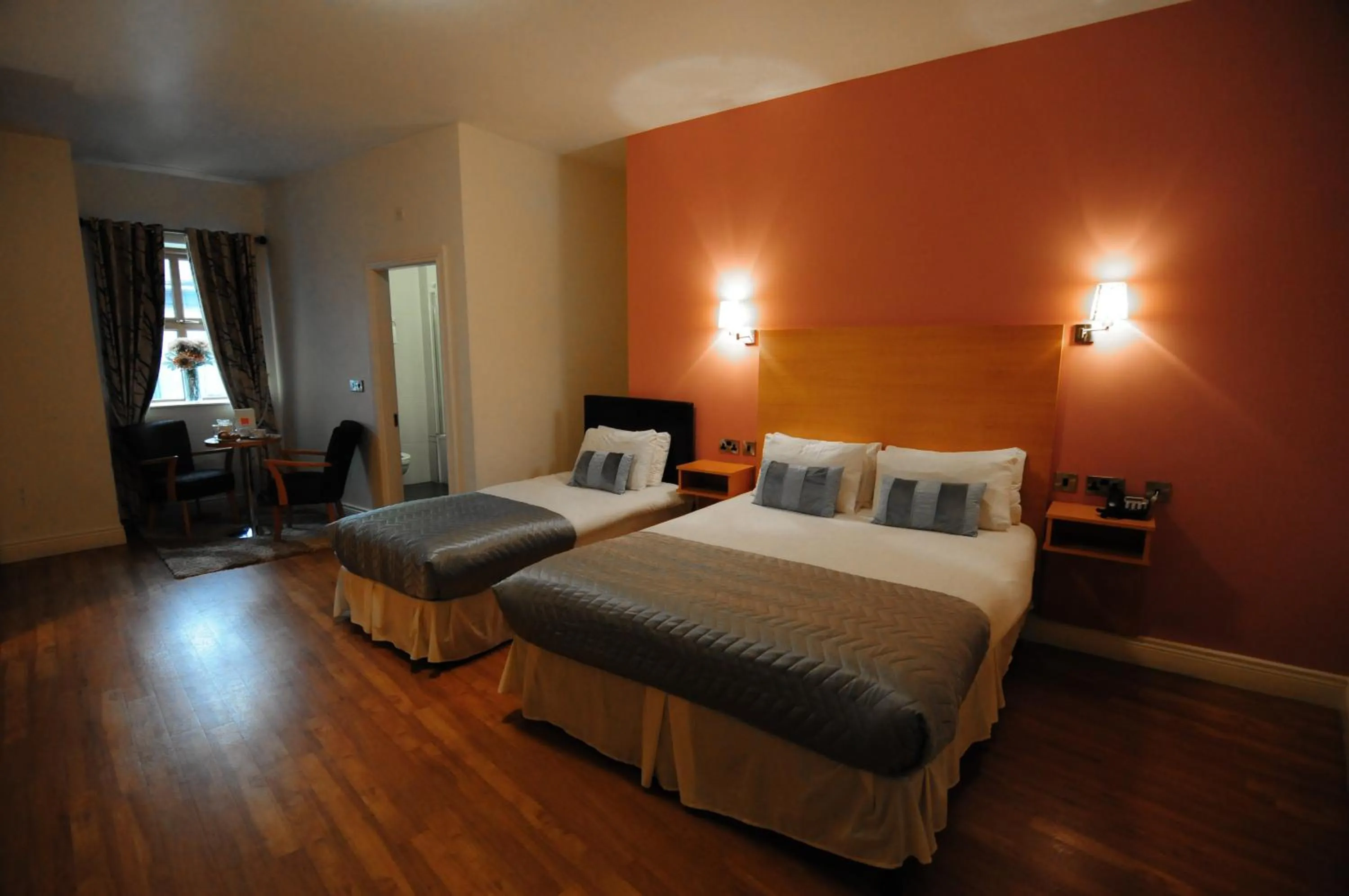 Restaurant/places to eat, Bed in The Coach House Hotel