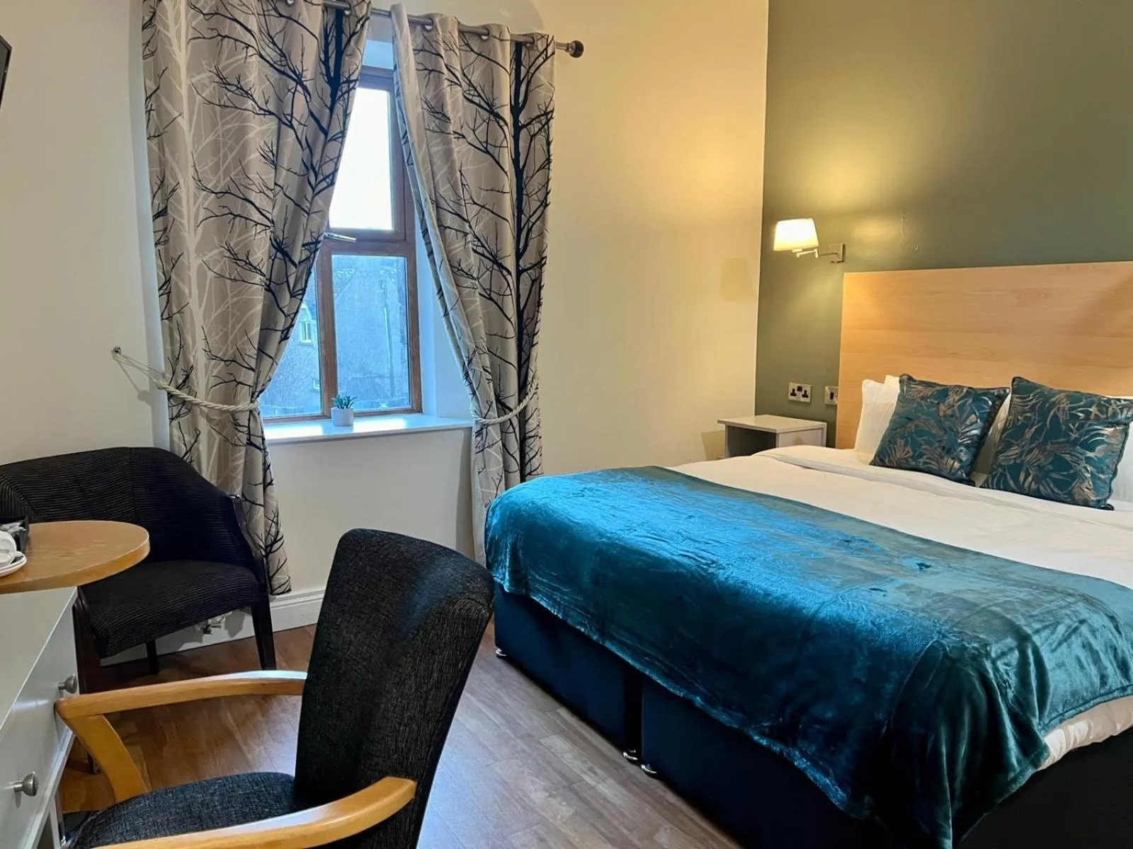 Restaurant/places to eat, Bed in The Coach House Hotel