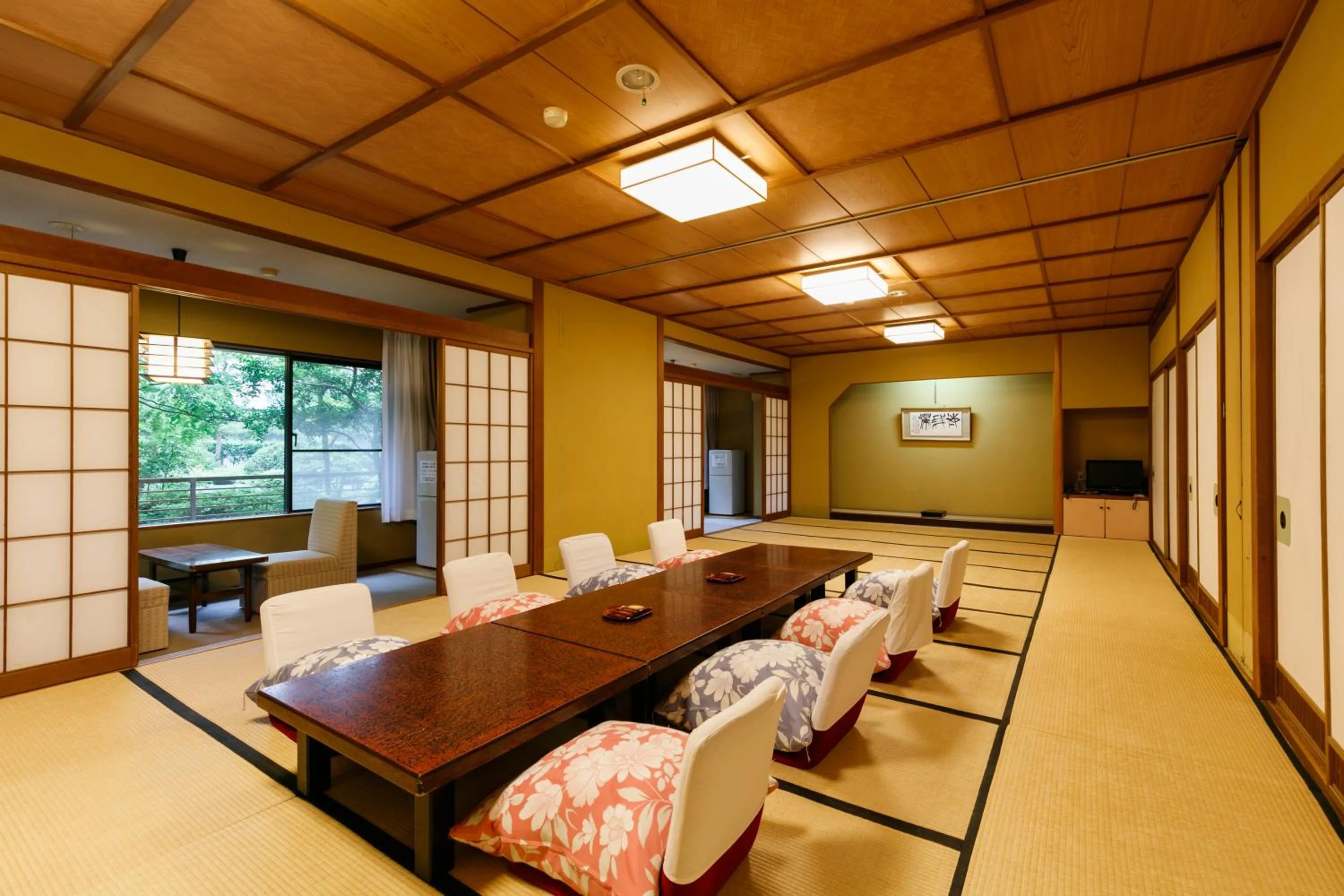 Photo of the whole room in Awazuonsen Kitahachi
