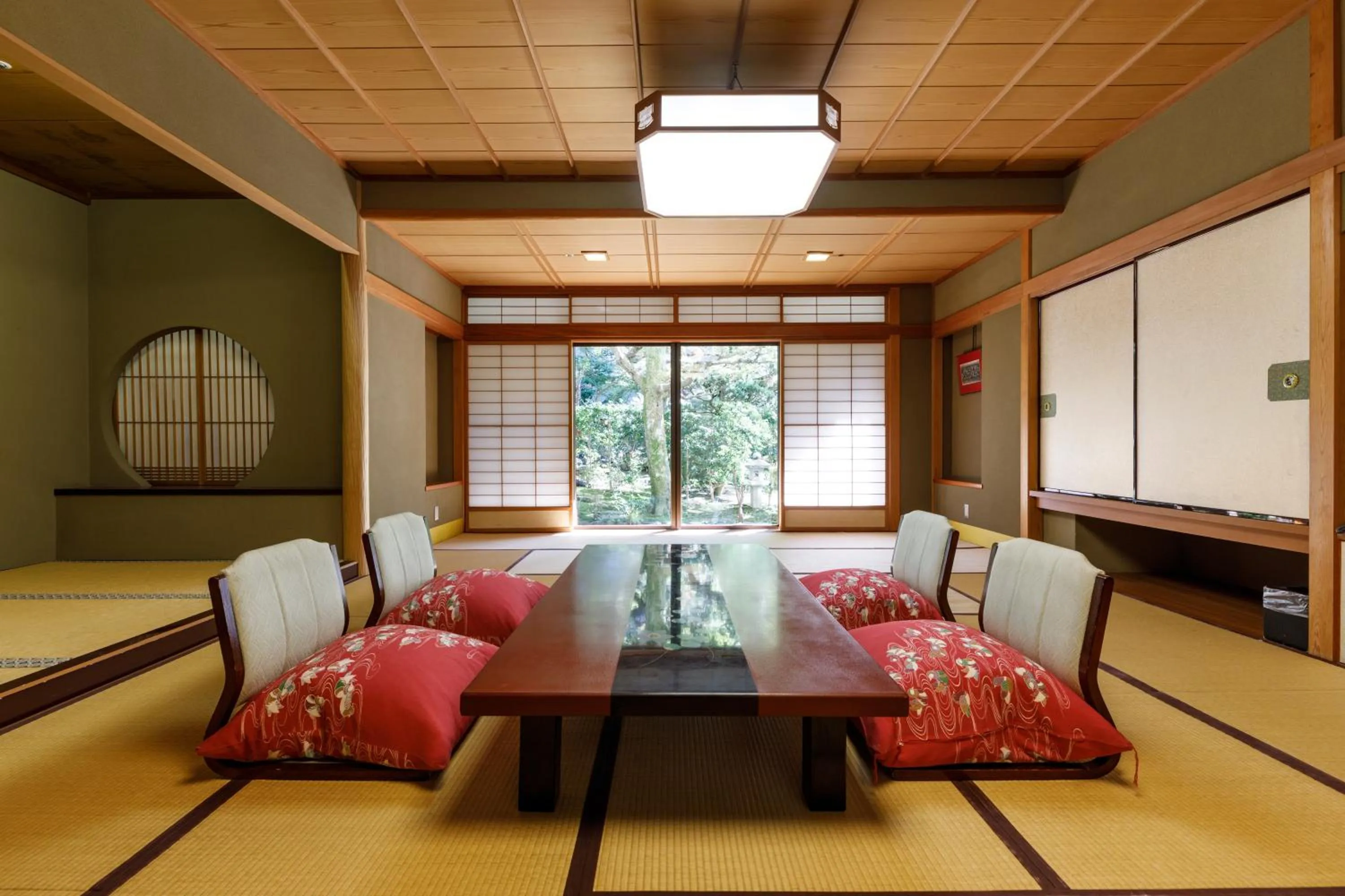 Photo of the whole room in Awazuonsen Kitahachi