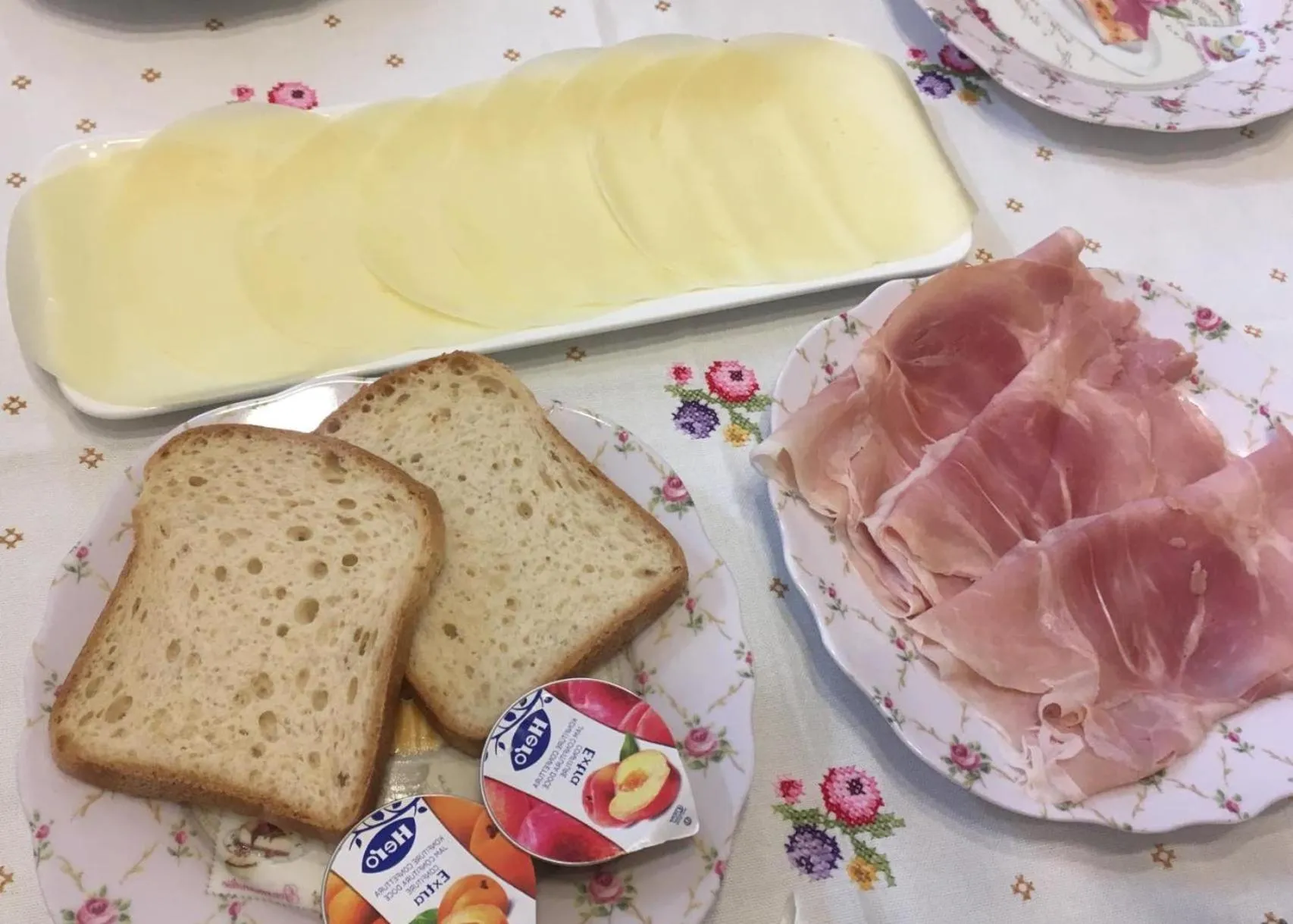 Buffet breakfast in B&B Juighissa Leonora