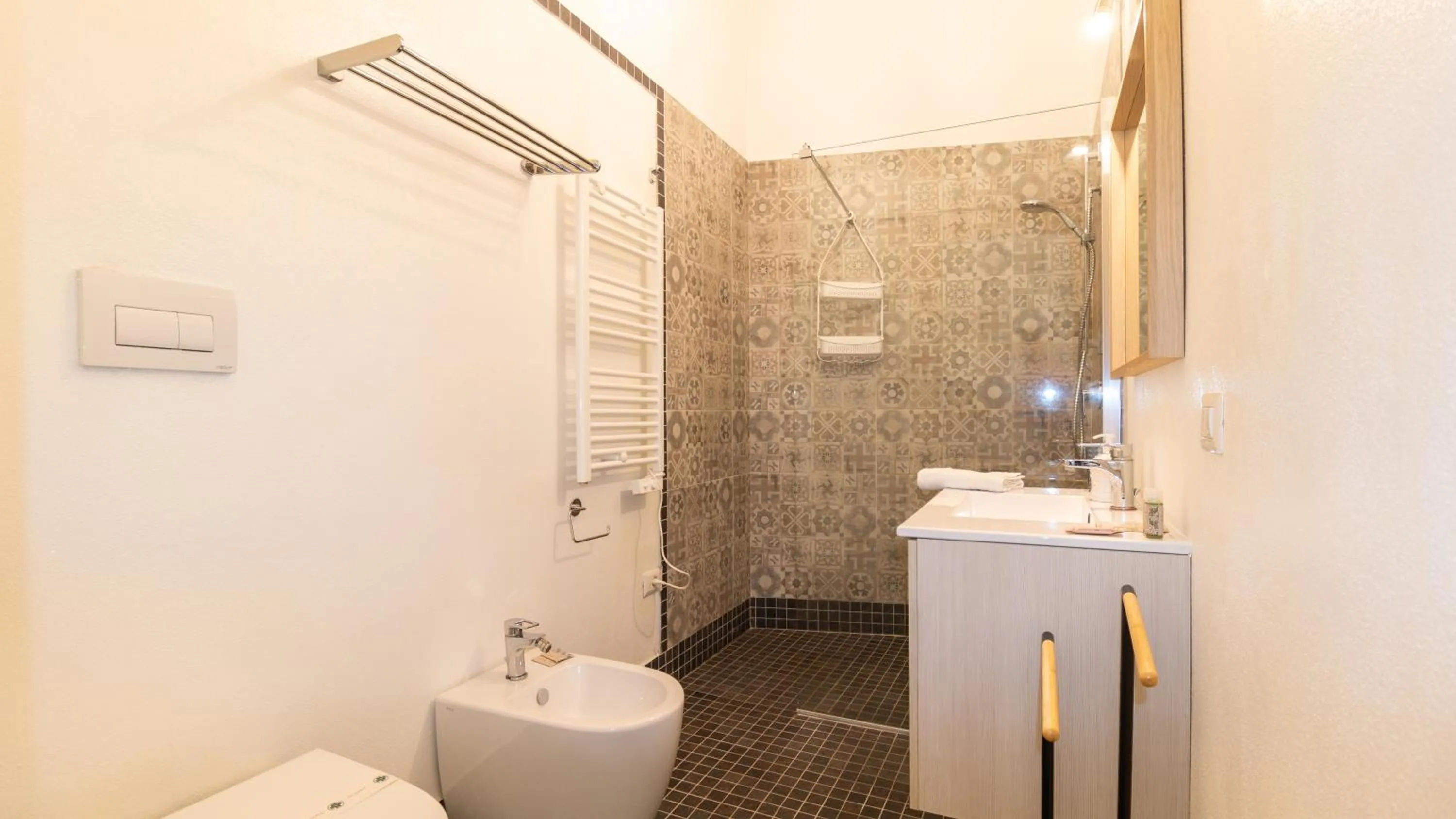 Bathroom in Affittacamere Juighissa Leonora