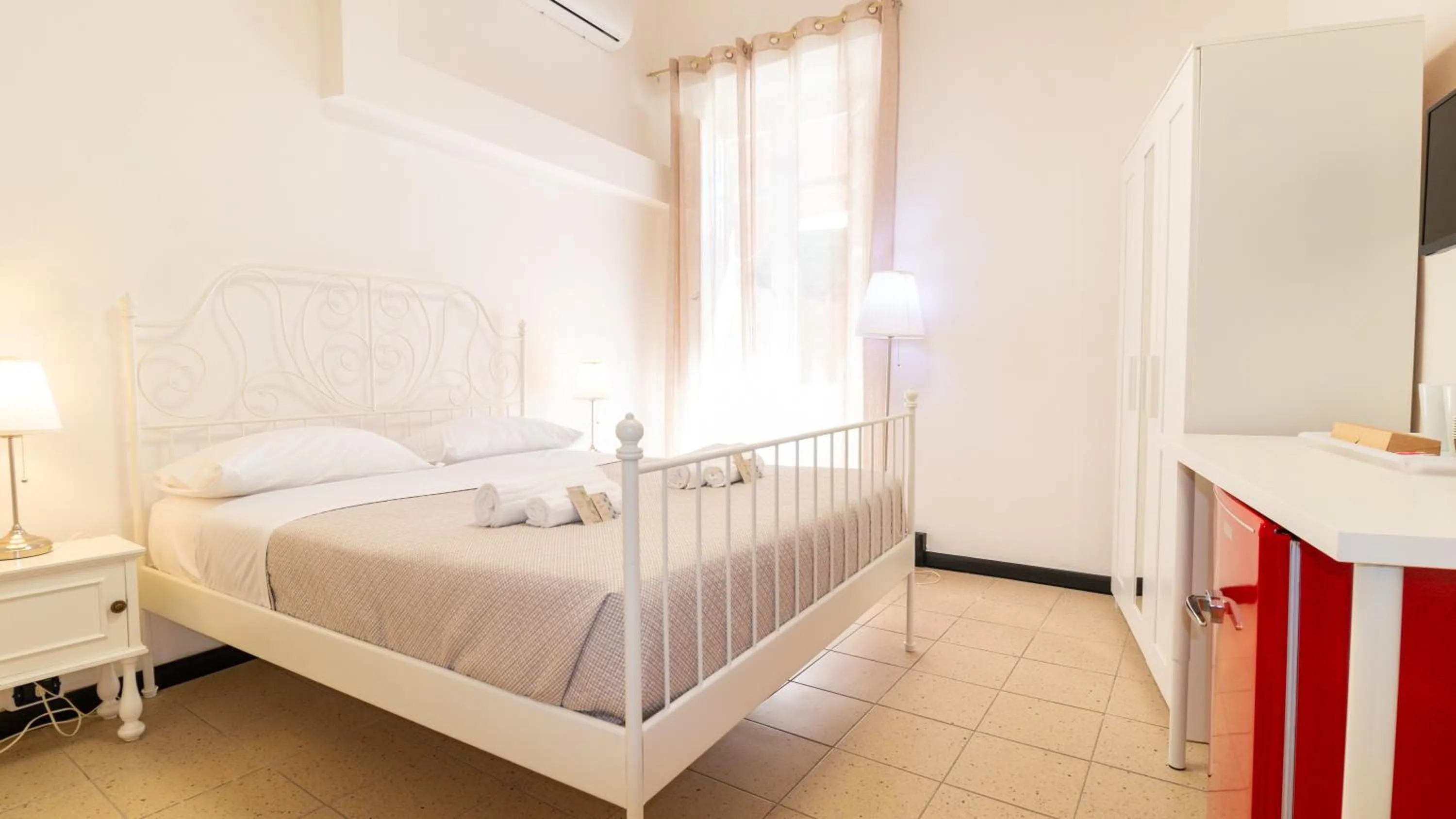 Bedroom, Bed in Affittacamere Juighissa Leonora