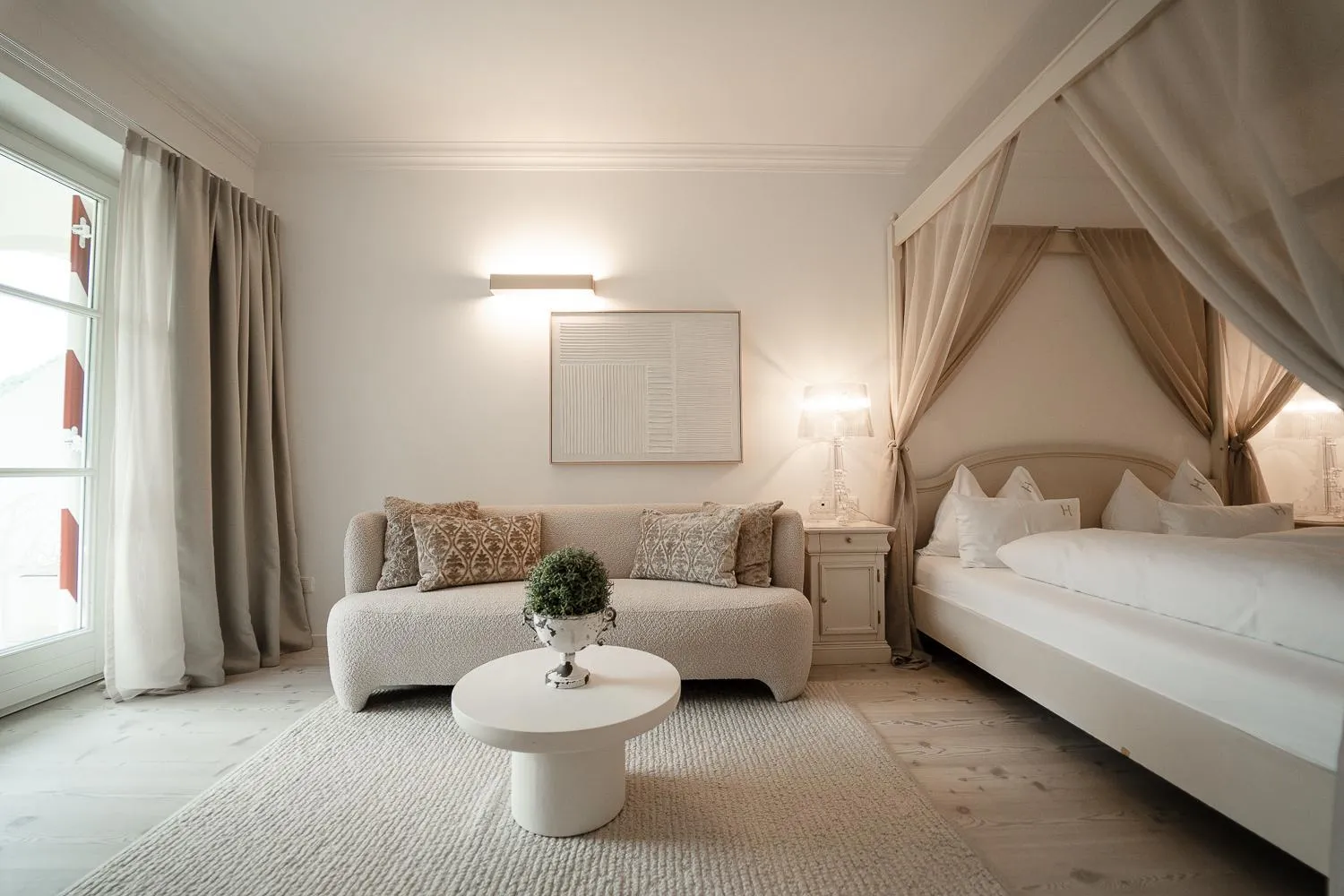 Seating area, Bed in Hotel Hanswirt