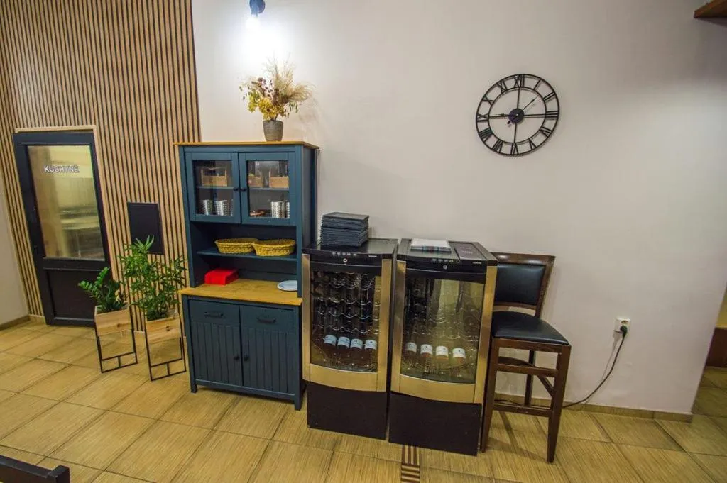 Restaurant/places to eat in Hotel Sport