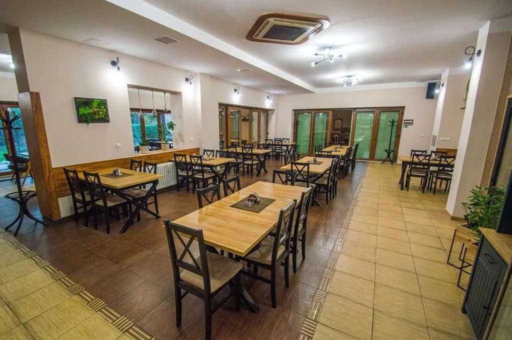 Restaurant/places to eat in Hotel Sport