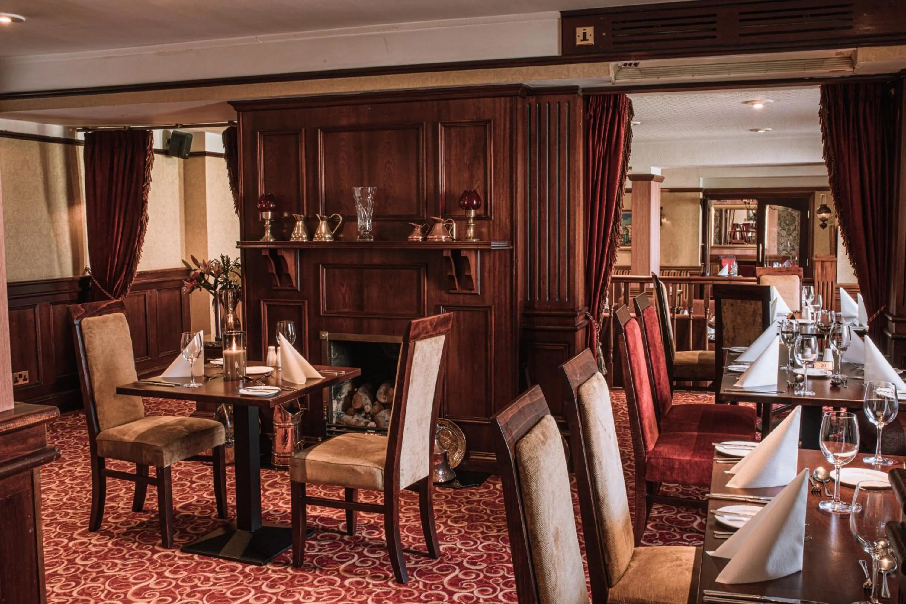 Restaurant/places to eat in Kee's Hotel