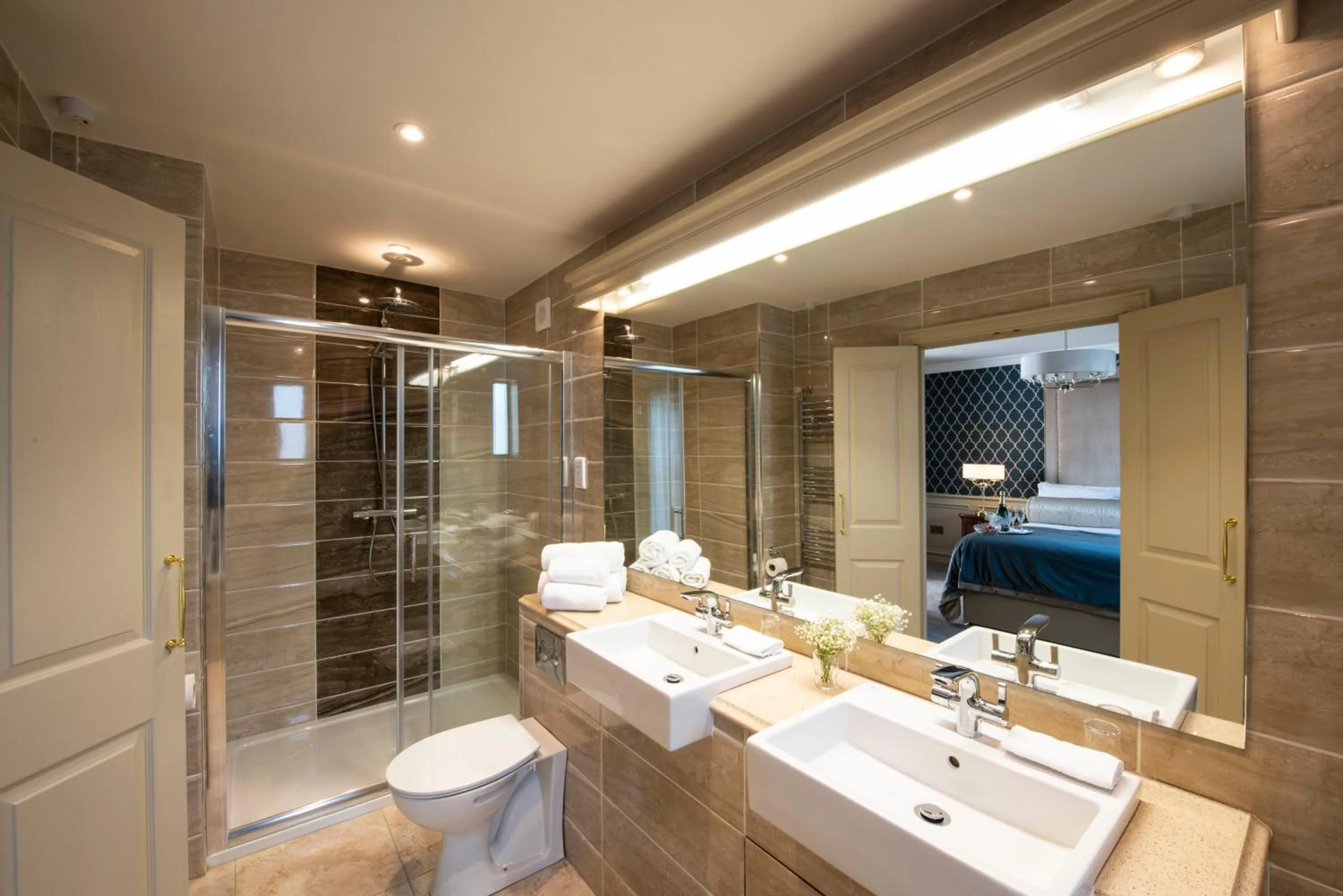 Bathroom in Kee's Hotel