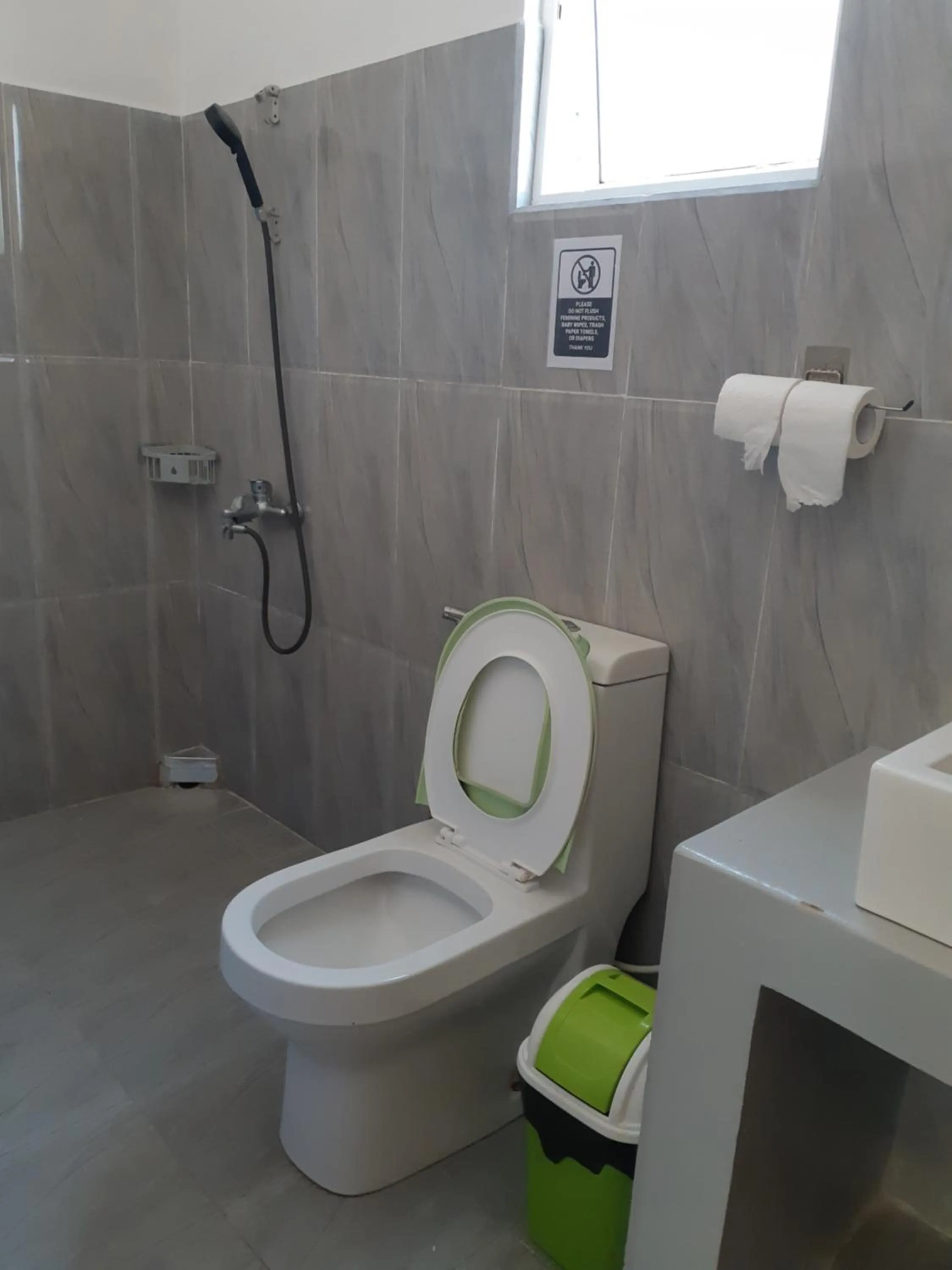 Toilet in Siril Guesthouse Hostel