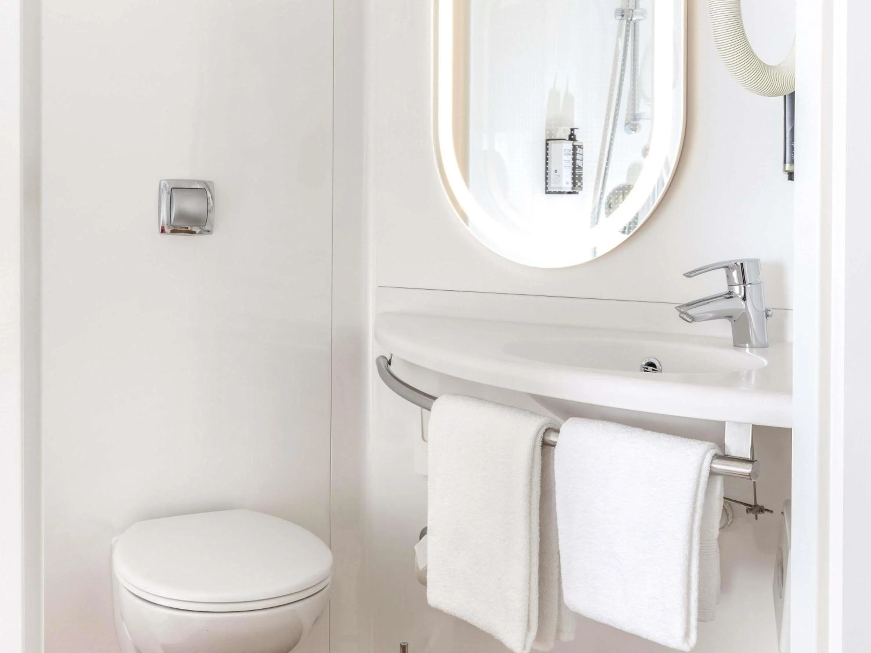 Bedroom in Ibis Lugano Paradiso