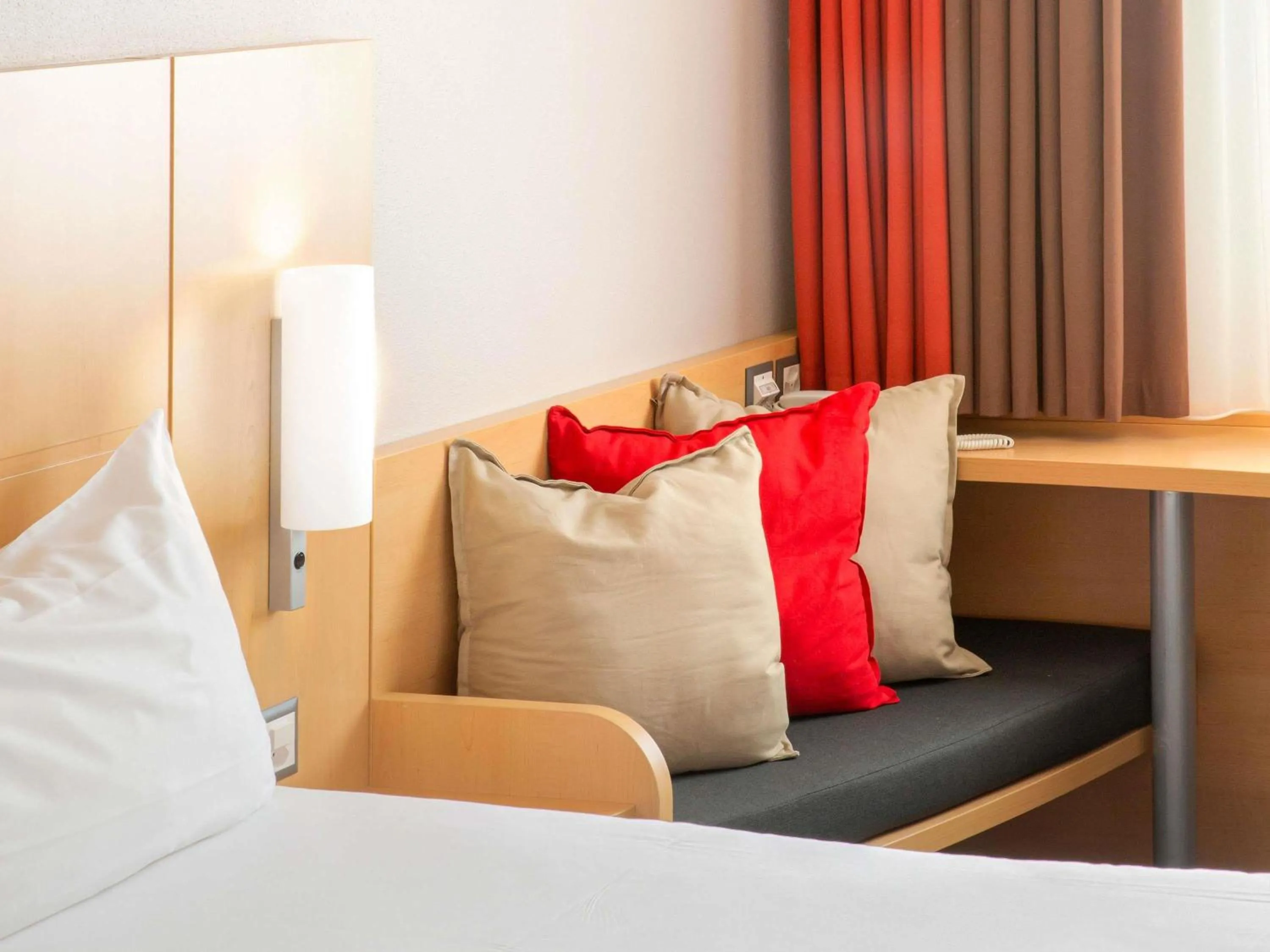 Bedroom, Bed in Ibis Lugano Paradiso