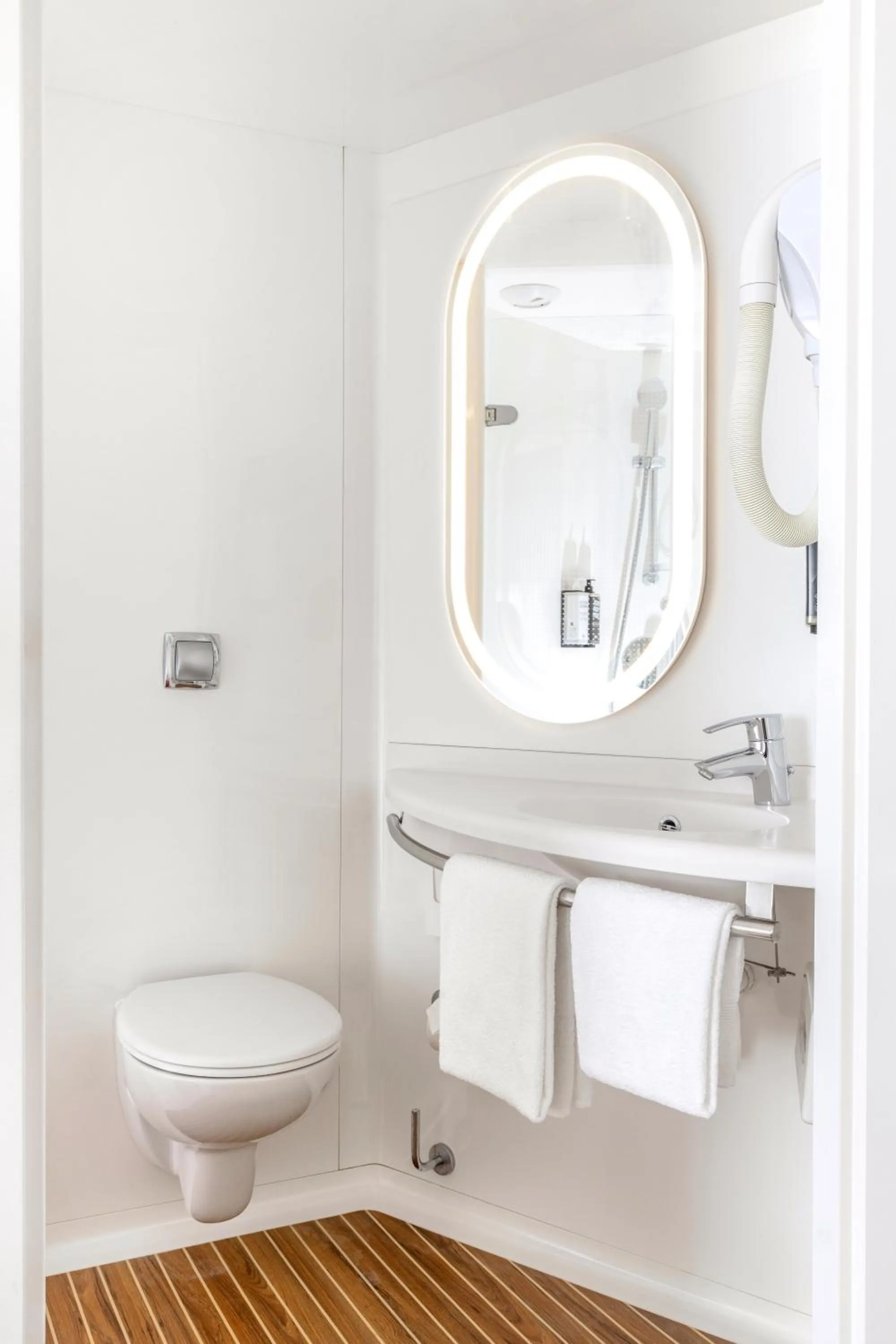 Bathroom in Ibis Lugano Paradiso