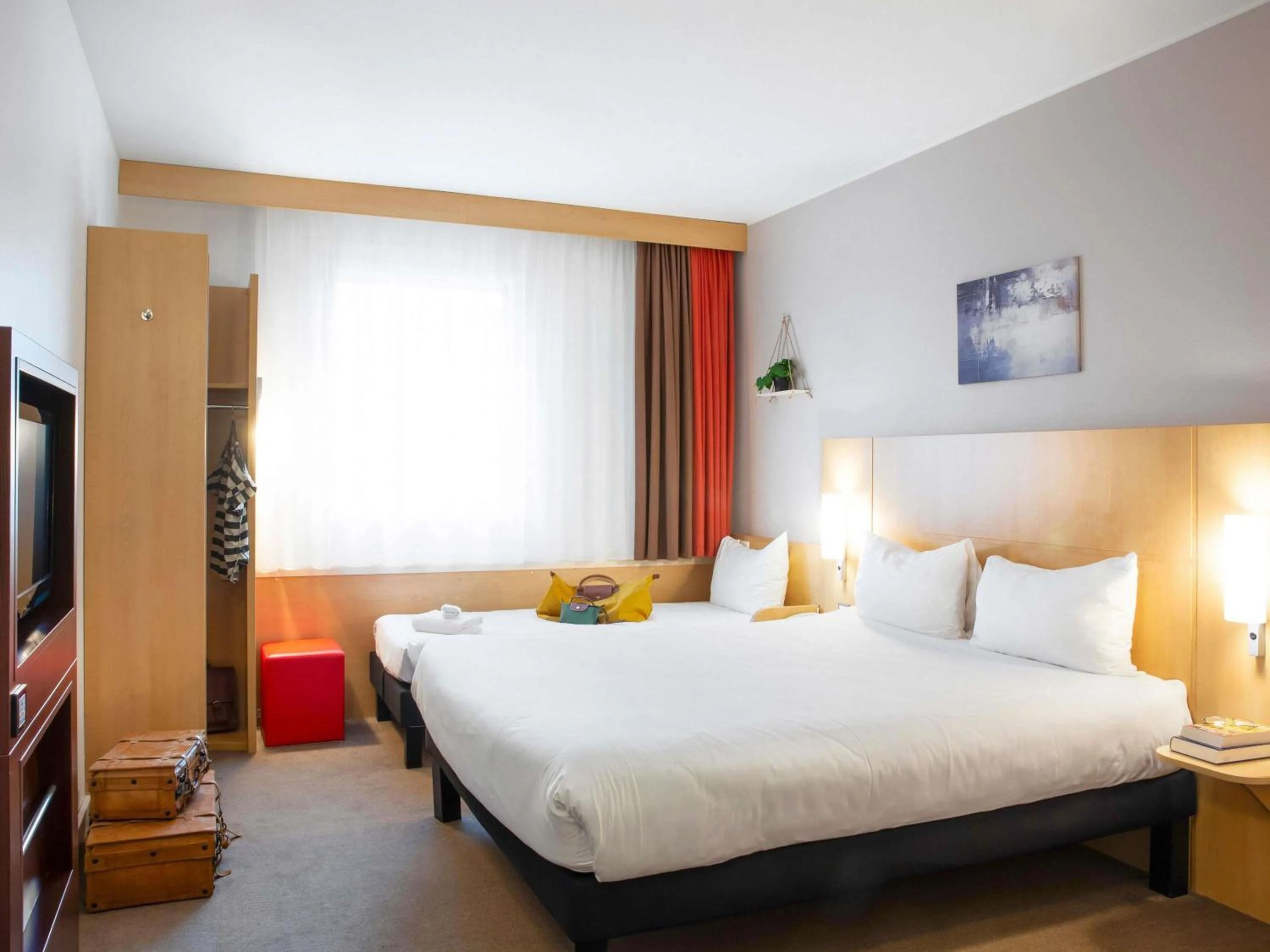 Bedroom, Bed in Ibis Lugano Paradiso