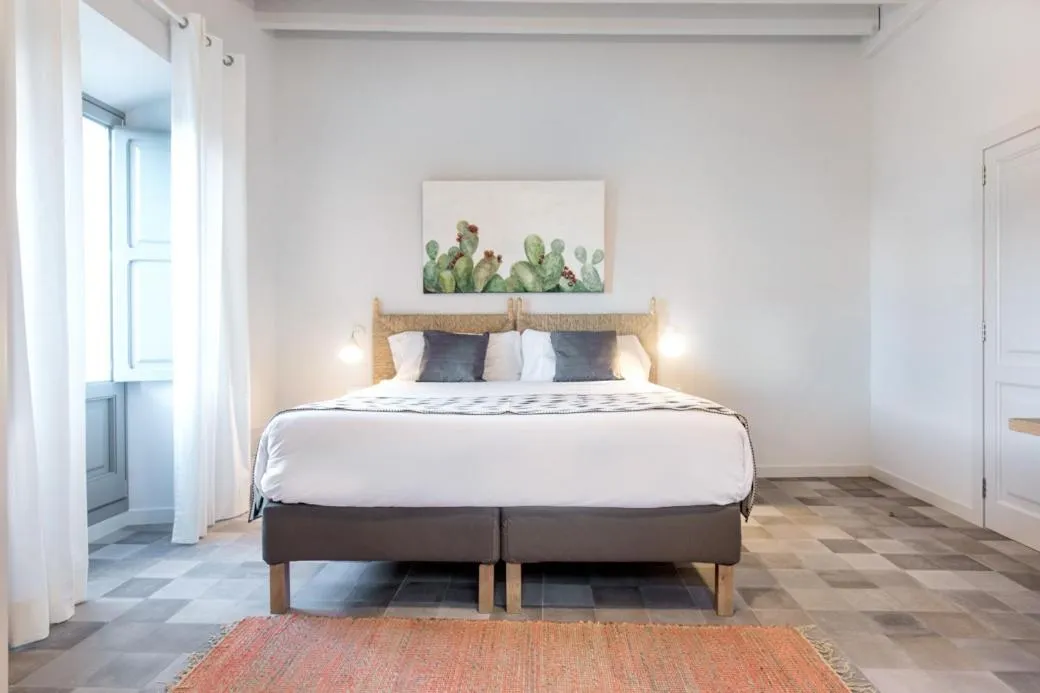 Bedroom, Bed in Son Gris