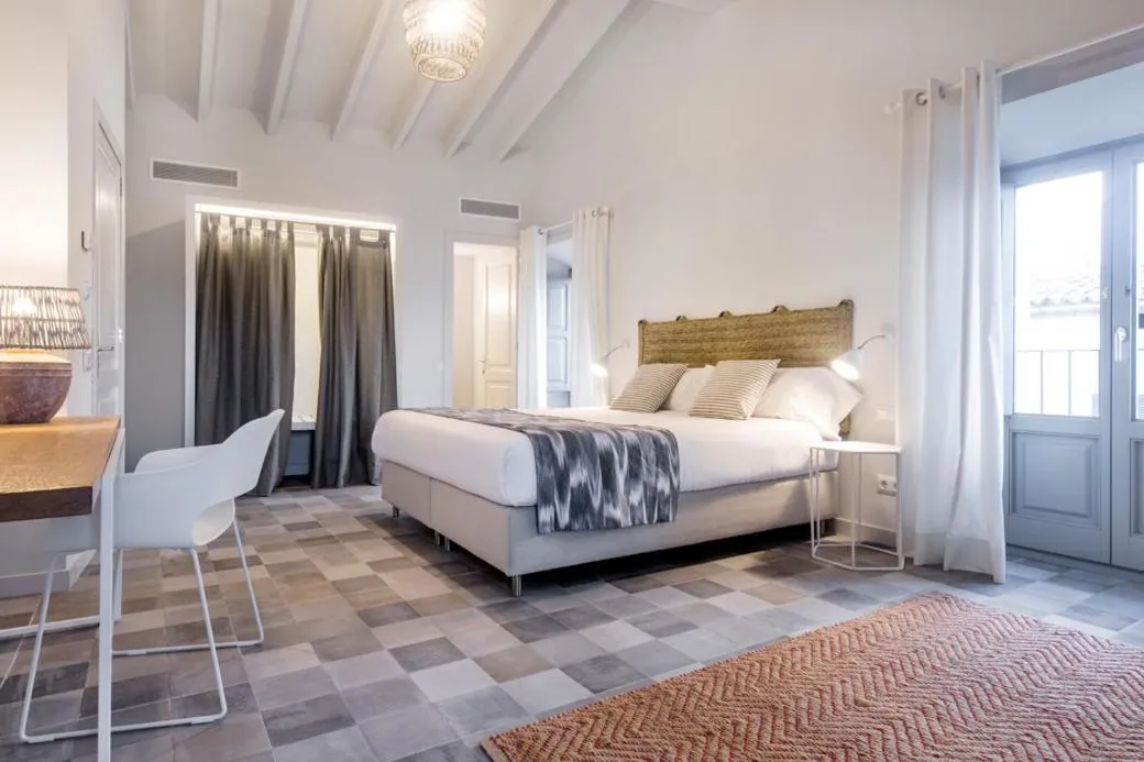 Bedroom, Bed in Son Gris