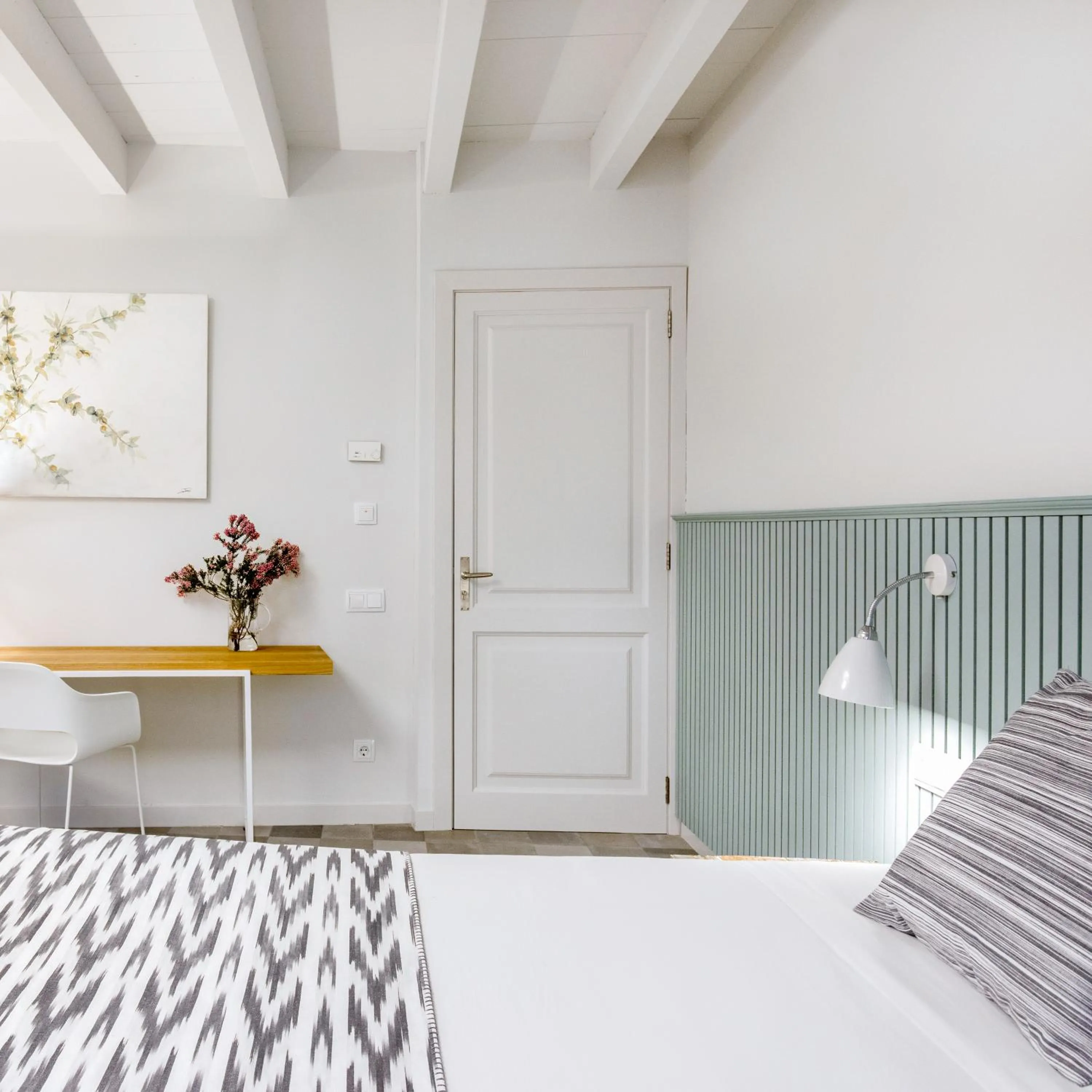 Bedroom, Bed in Son Gris