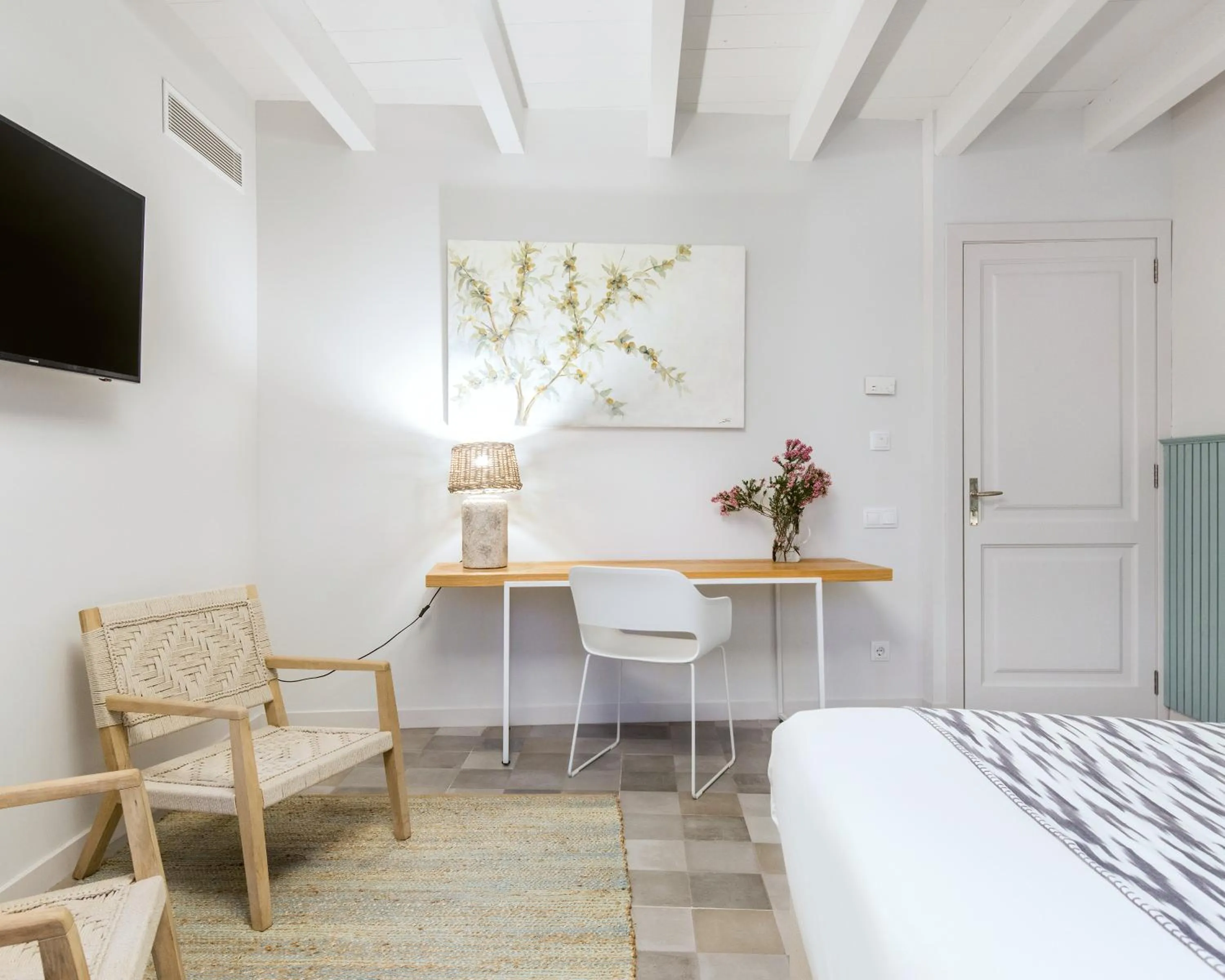 Bedroom, Bed in Son Gris