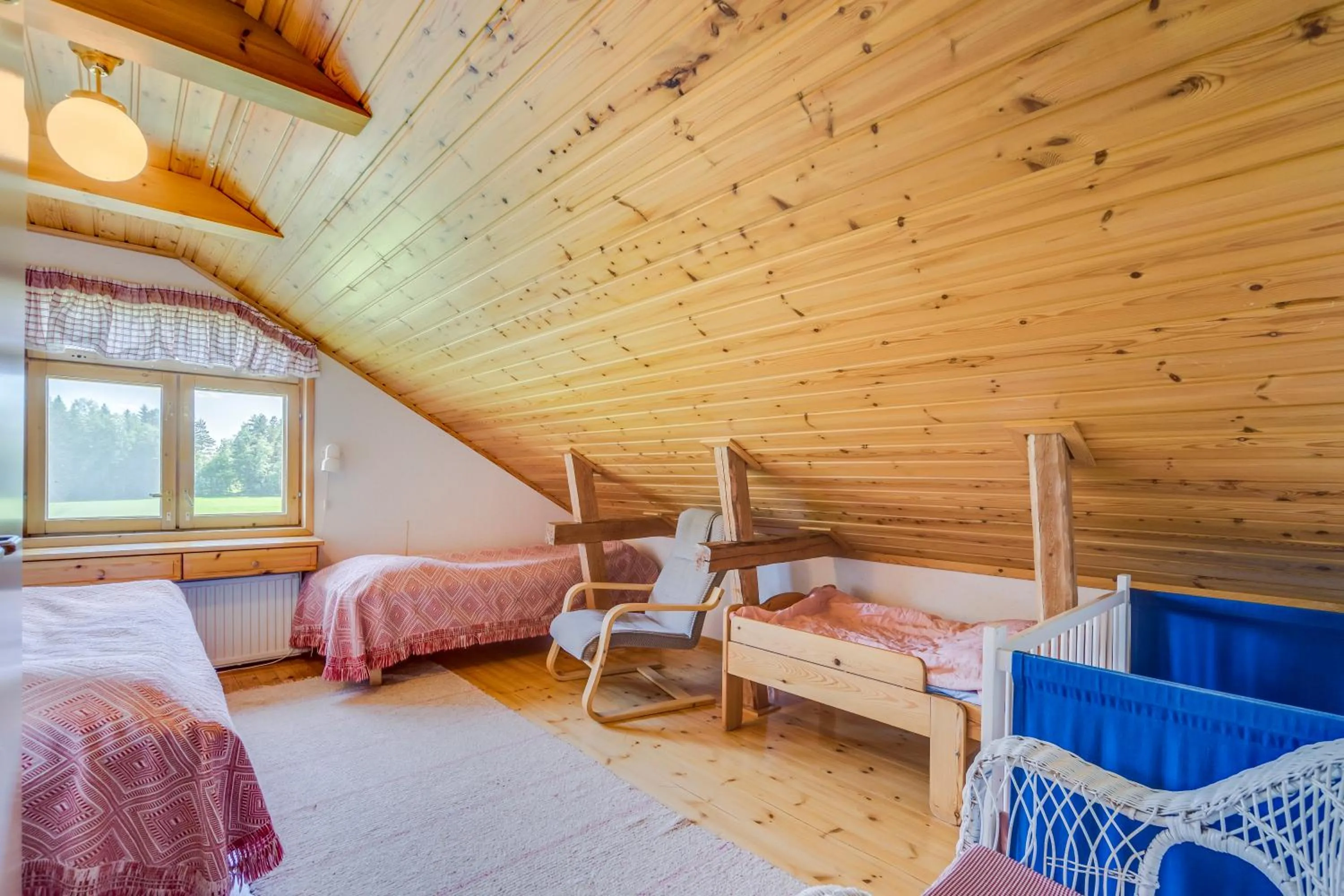 Bed in Hyvölän Talo