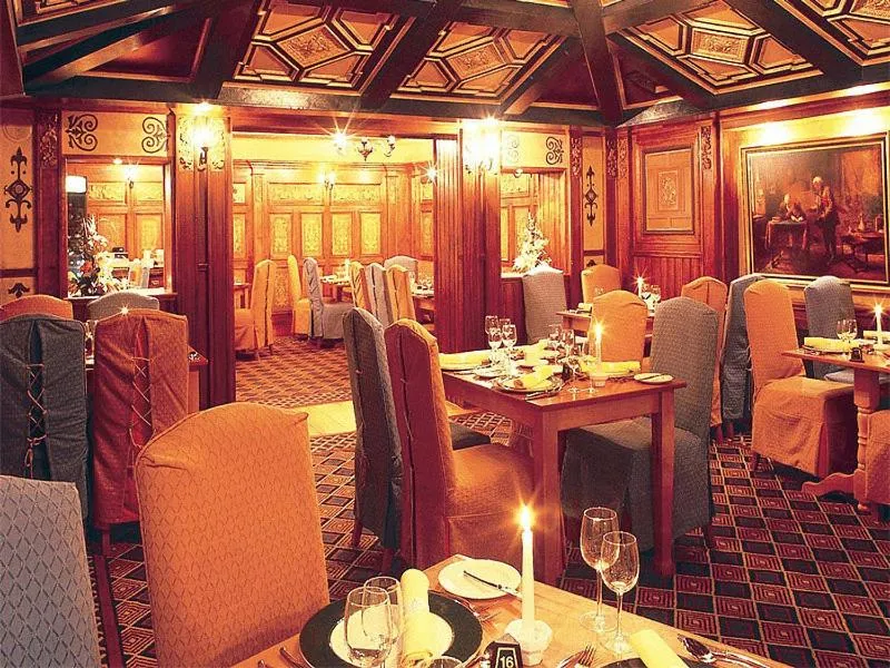 Restaurant/places to eat in Killarney Avenue