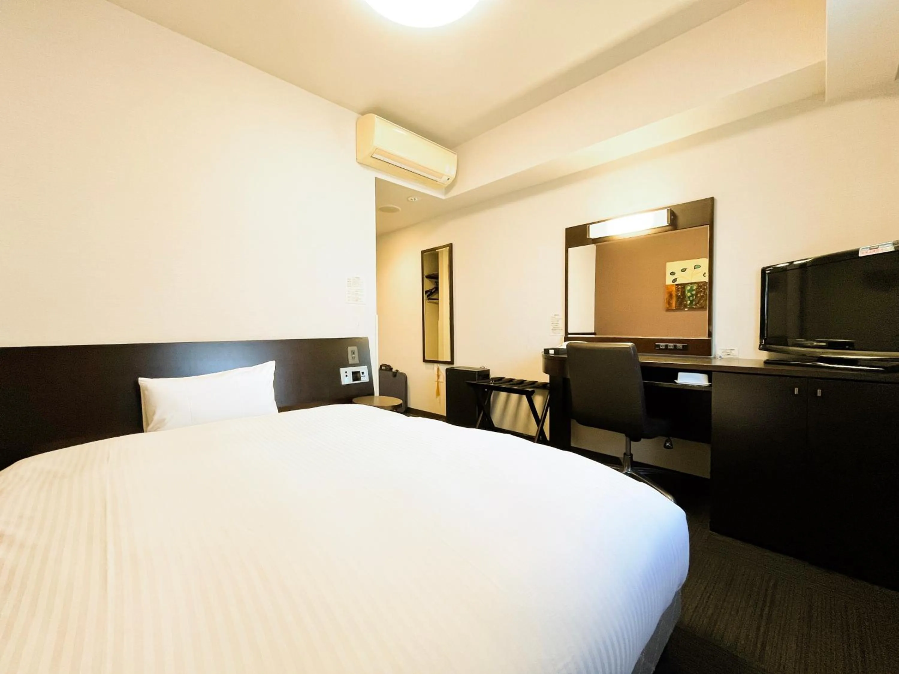 Photo of the whole room, Bed in Hotel Route-Inn Koriyama Minami